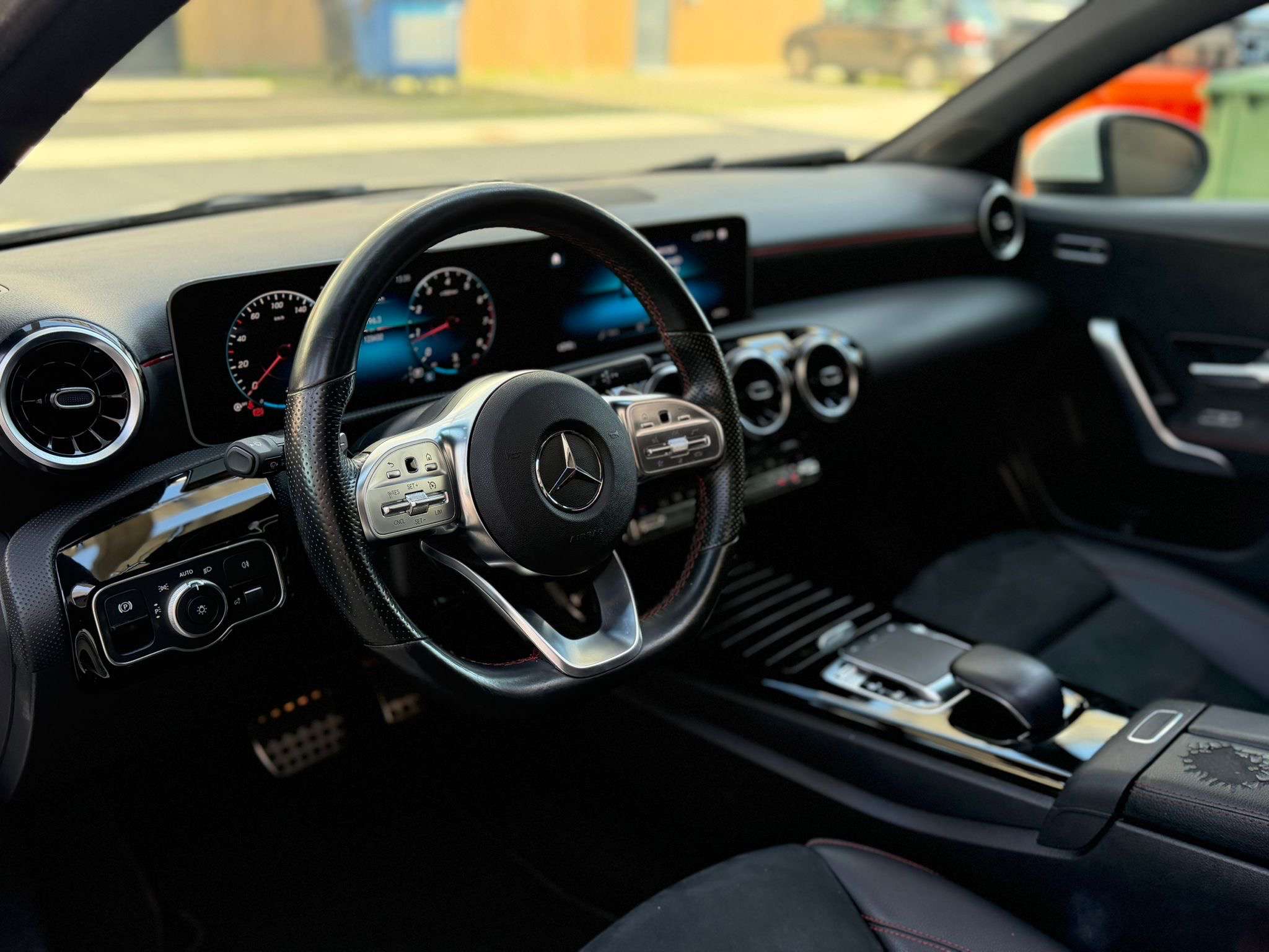 Mercedes-Benz A 180 A 180 Business Solution AMG (EU6d-TEMP)
