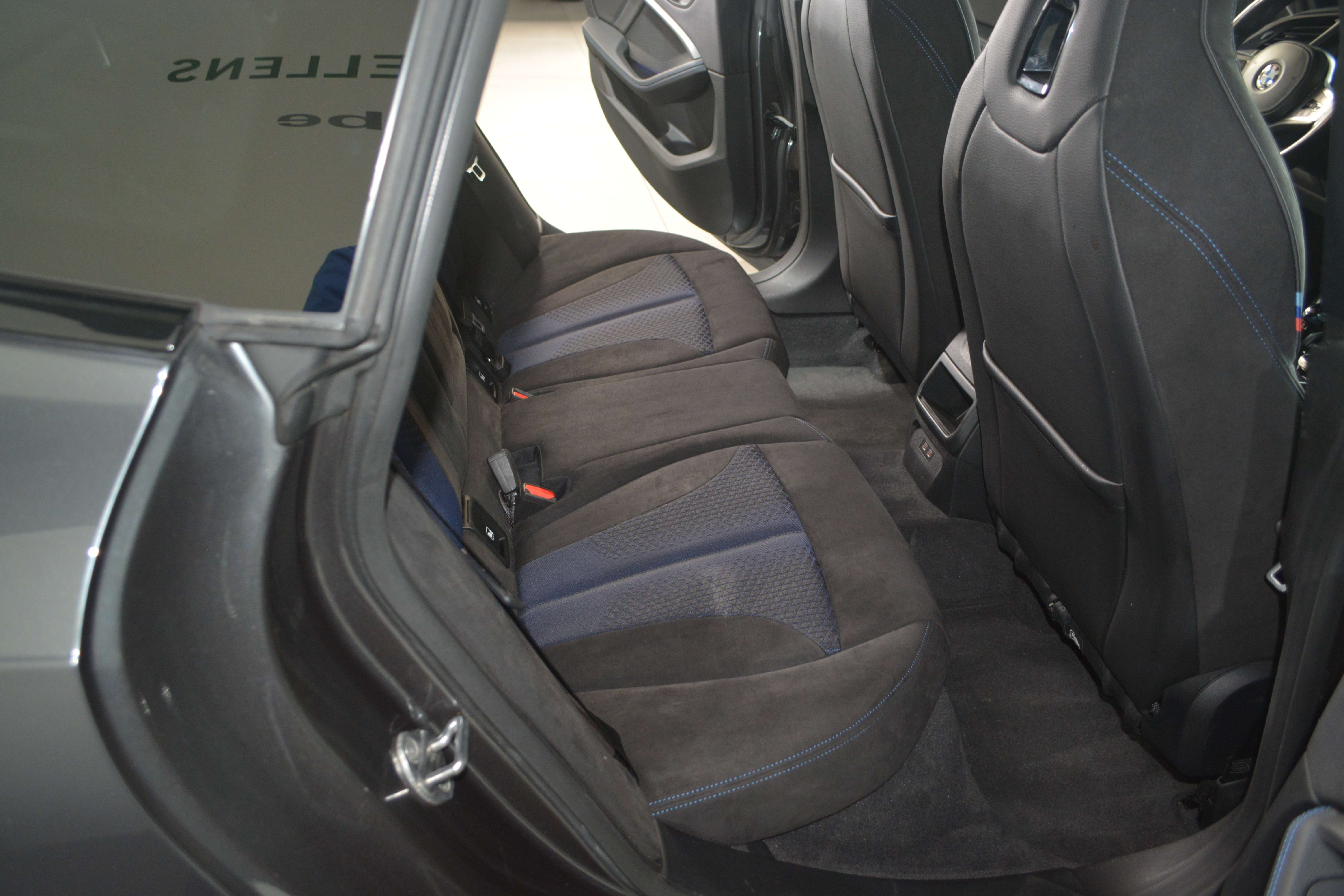 BMW 218 Gran Coupé 218iA OPF M-PACK / NAVI + CAMERA / PANORAMA