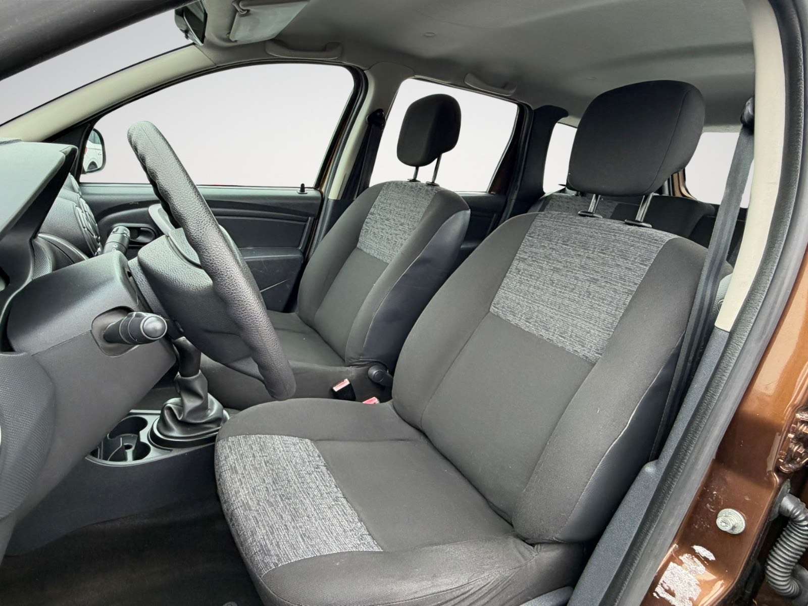 Dacia Duster Duster 1.6i Laureate / 4x2 / Garantie 12 Mois
