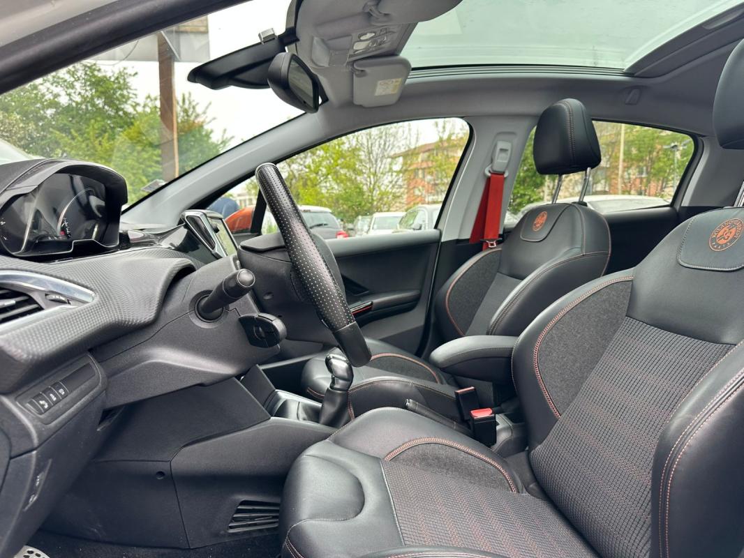 Peugeot 208 110ch SS BVM5 Roland Garros