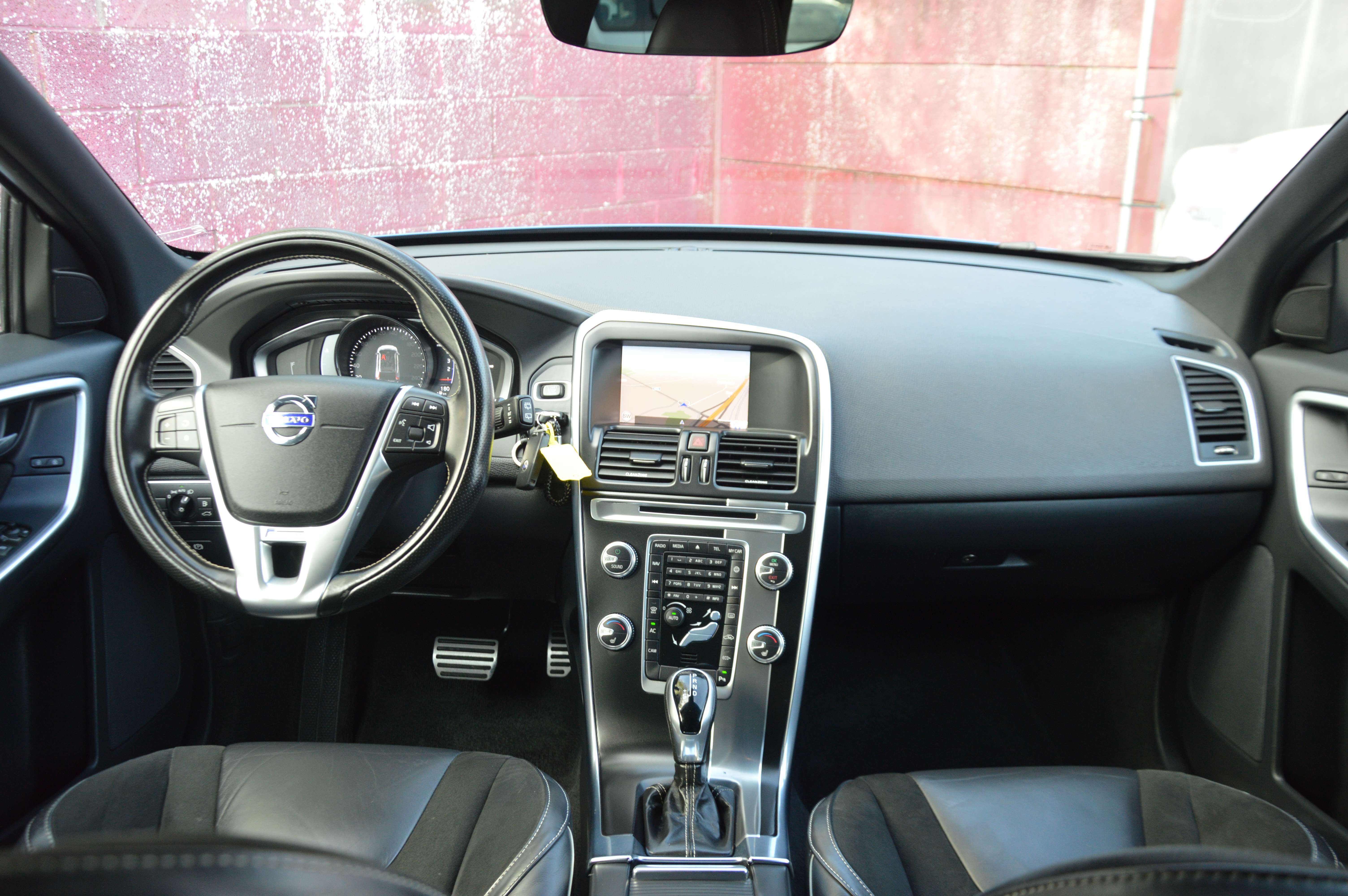 Volvo XC60 2.0D R-design BOITE AUT NAV CAM CRUIS CLIM 75.022KM