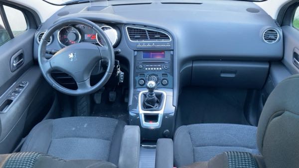 Peugeot 5008 1.6 HDI 110 FAP PREMIUM BV6