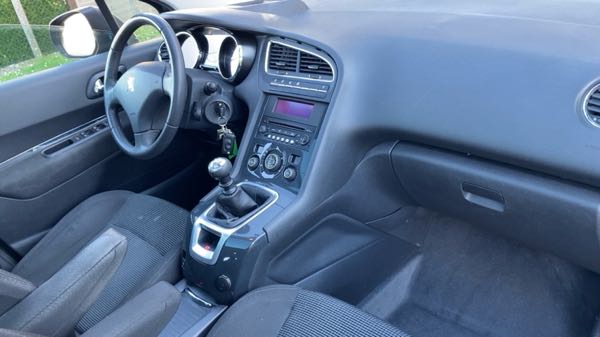 Peugeot 5008 1.6 HDI 110 FAP PREMIUM BV6