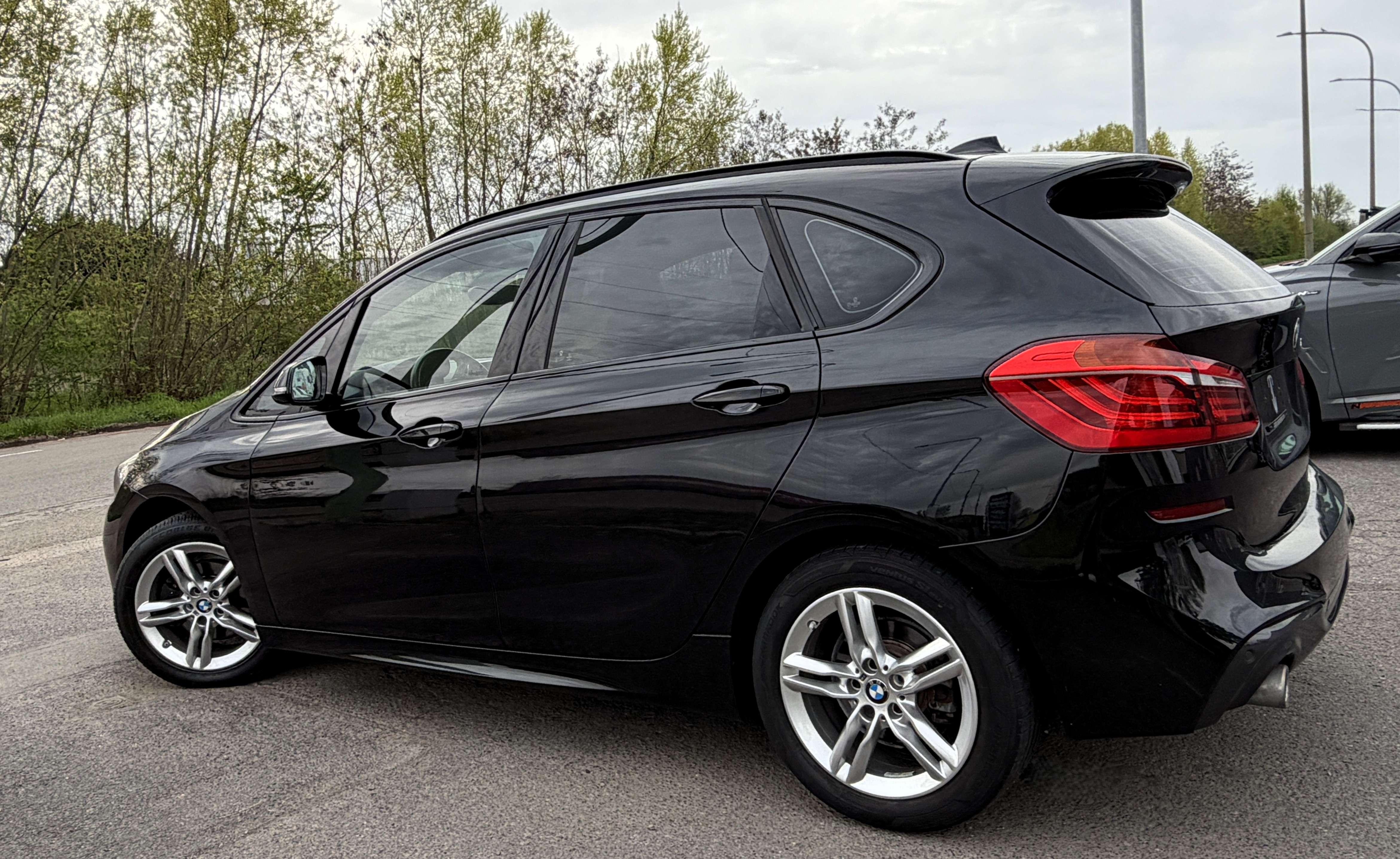 BMW 218 i Active Tourer Pack M Sport/NAVI/CRUISE/FULL LED/SHADOW LINE