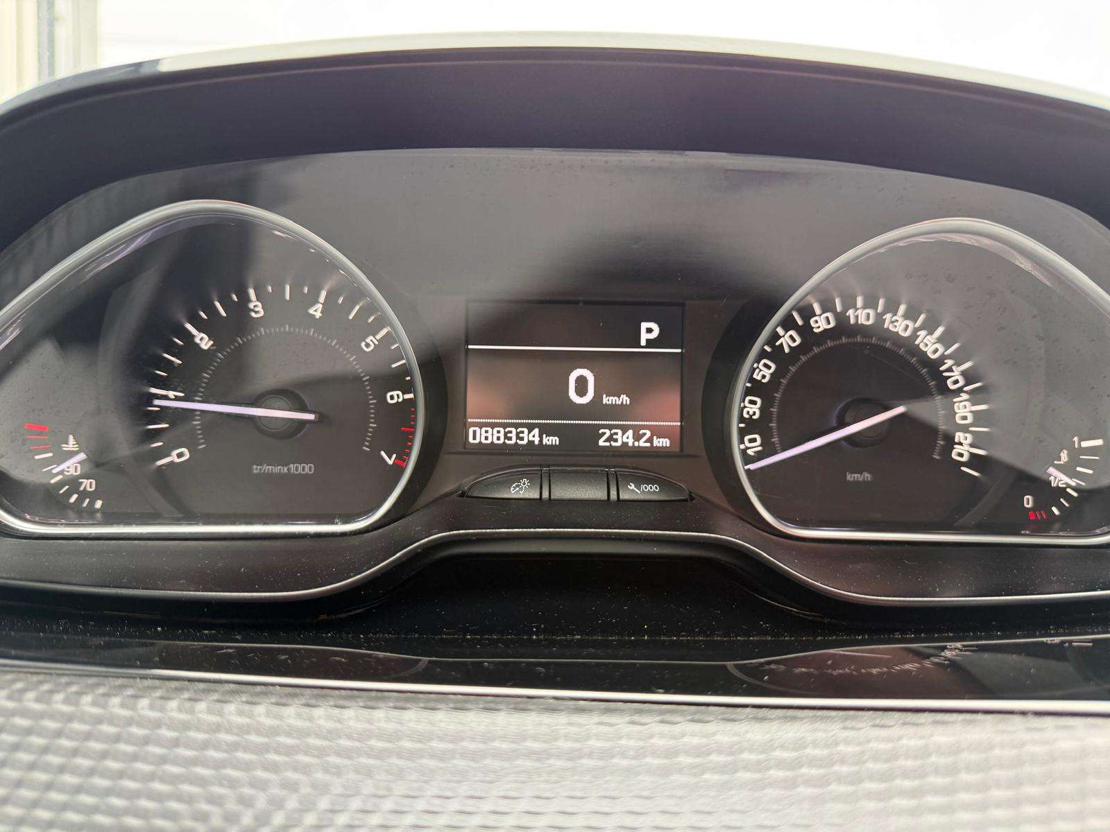 Peugeot 2008 2008 1.2i Active S / 1e Main /  GPS / Entretien + CT + Garantie 1 an (Historique complet)