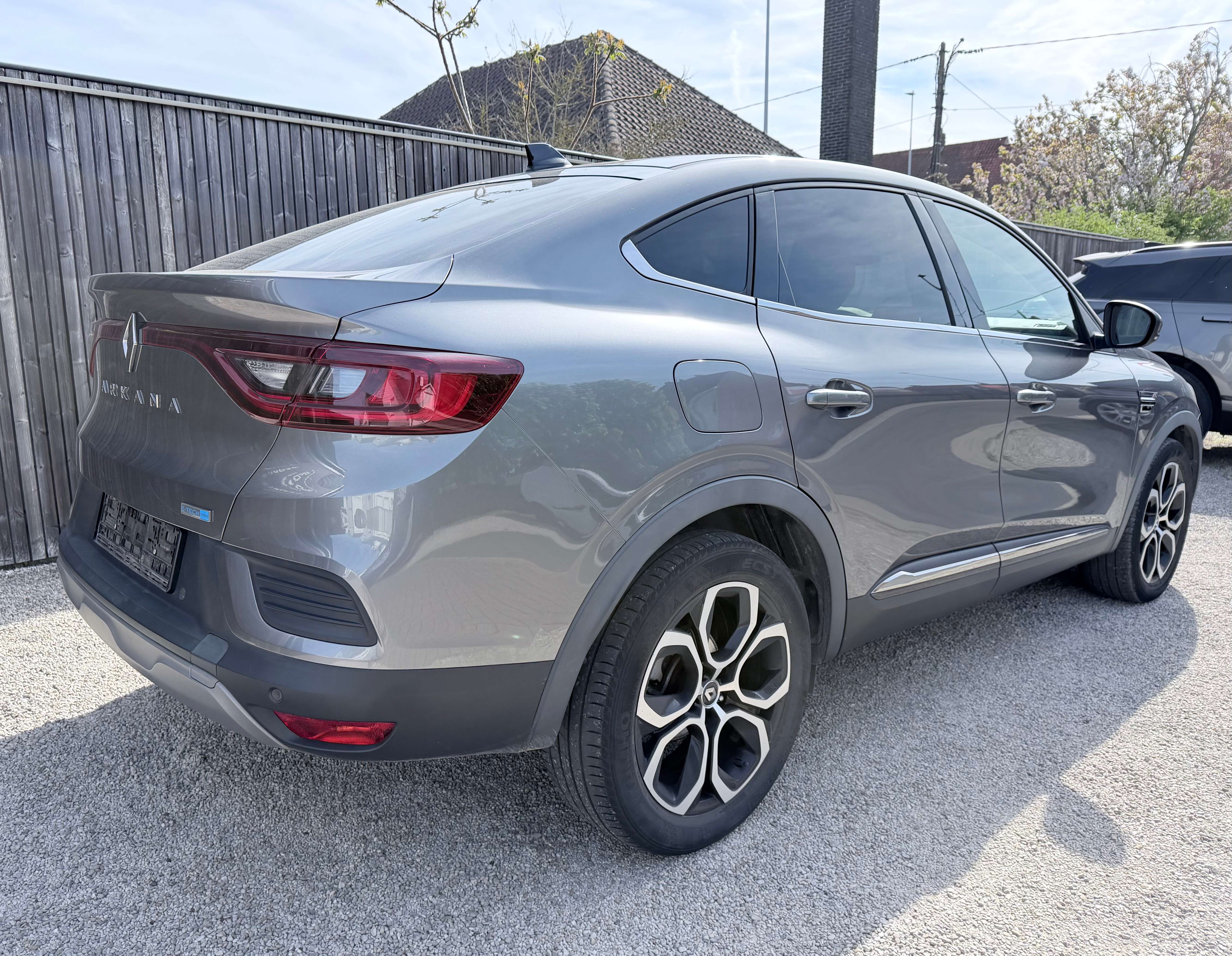 Renault Arkana E-TECH 1.6i INTENSE MHEV 18"/KEYLESS/FULL-LED/SAFETY/CAM/ZETELVERW.