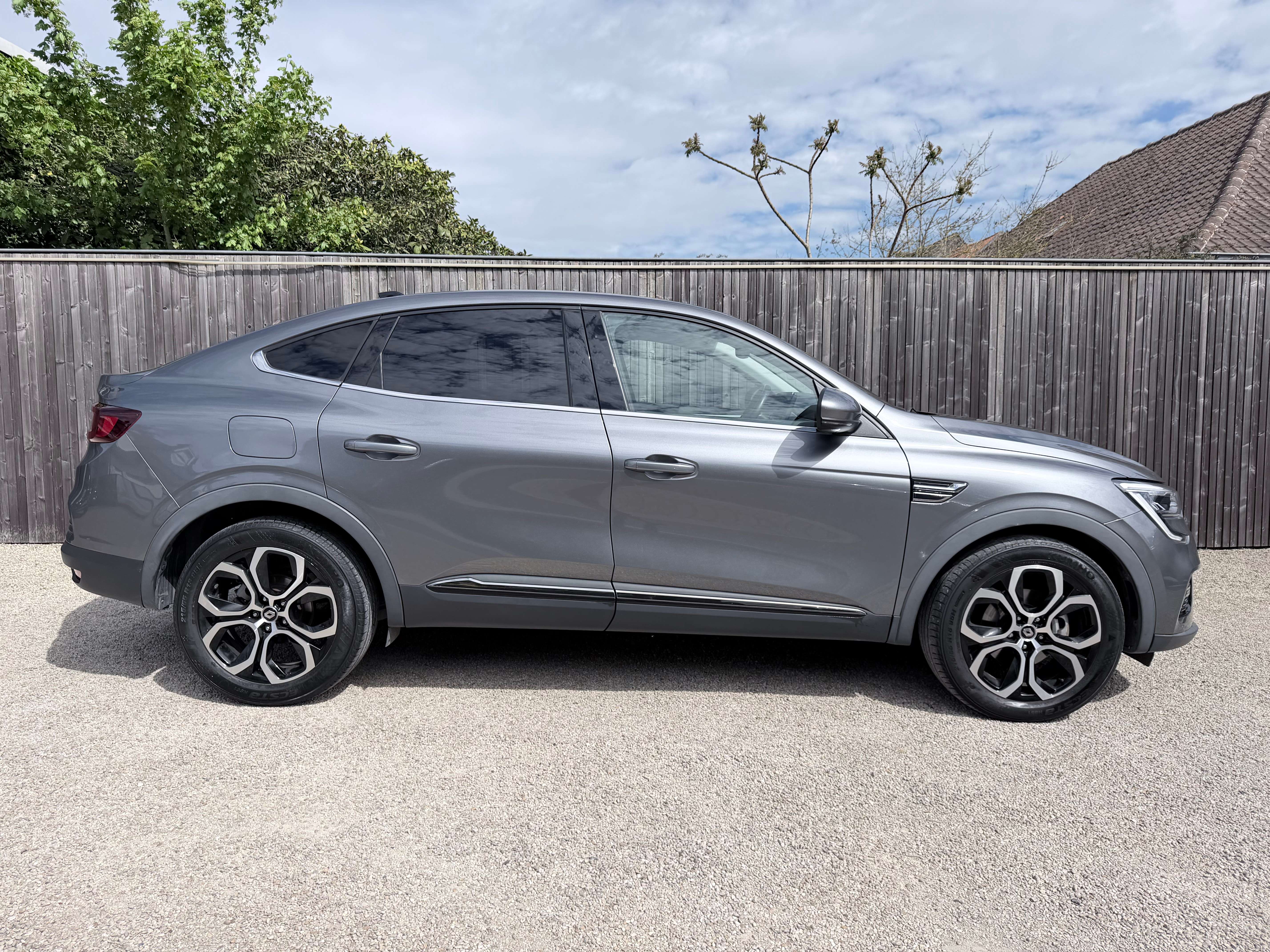 Renault Arkana E-TECH 1.6i INTENSE MHEV 18"/KEYLESS/FULL-LED/SAFETY/CAM/ZETELVERW.