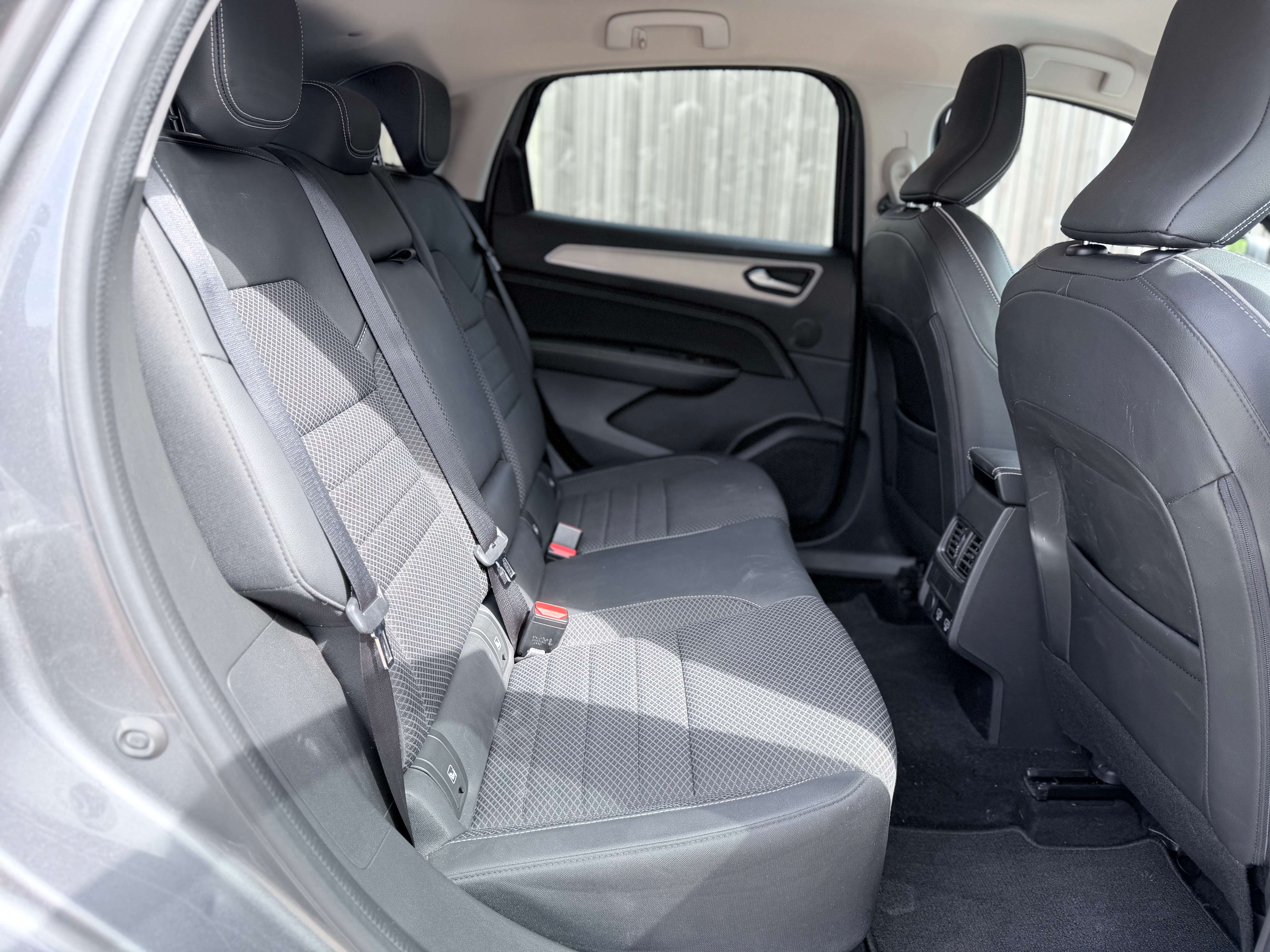Renault Arkana E-TECH 1.6i INTENSE MHEV 18"/KEYLESS/FULL-LED/SAFETY/CAM/ZETELVERW.