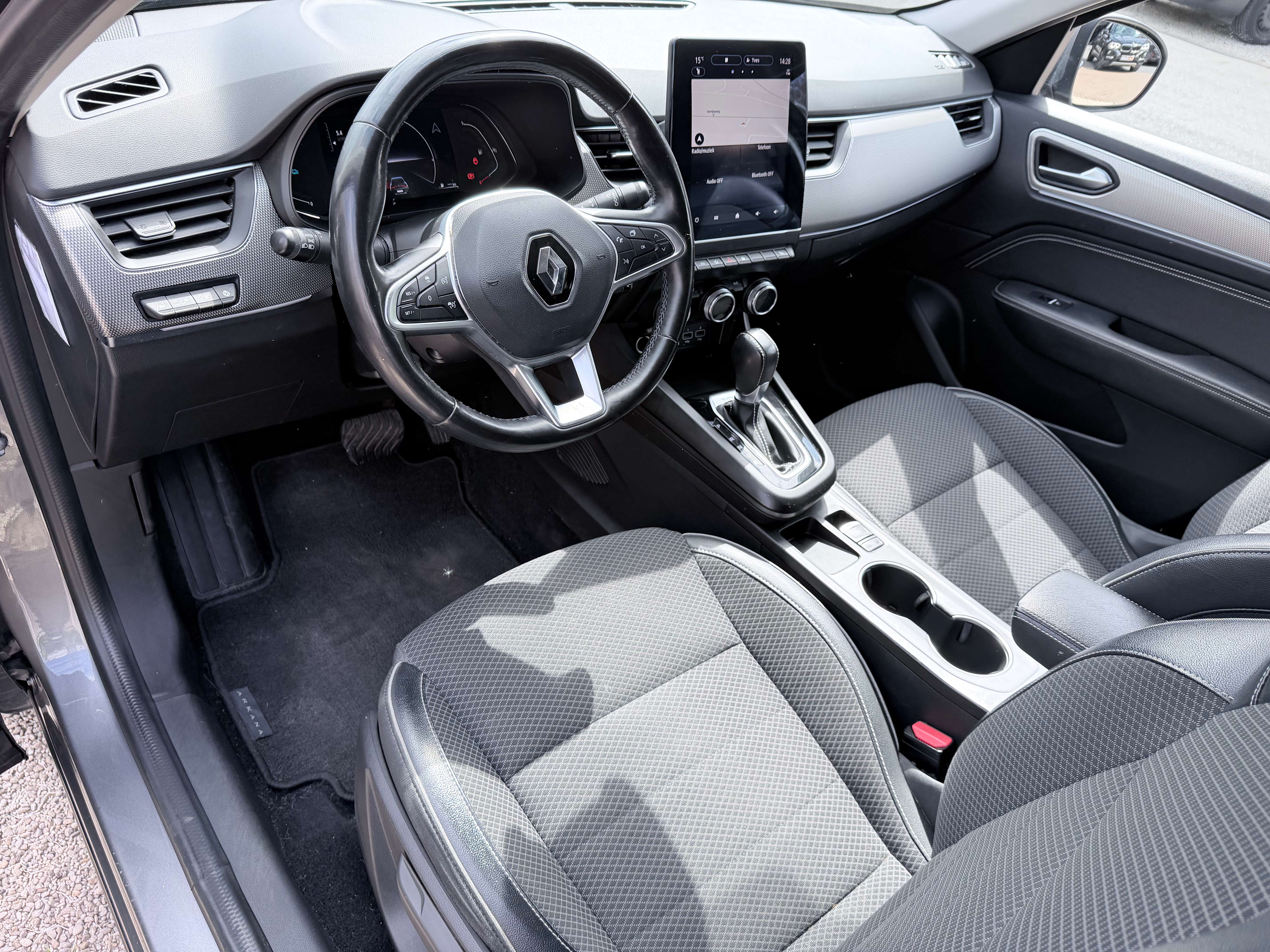 Renault Arkana E-TECH 1.6i INTENSE MHEV 18"/KEYLESS/FULL-LED/SAFETY/CAM/ZETELVERW.
