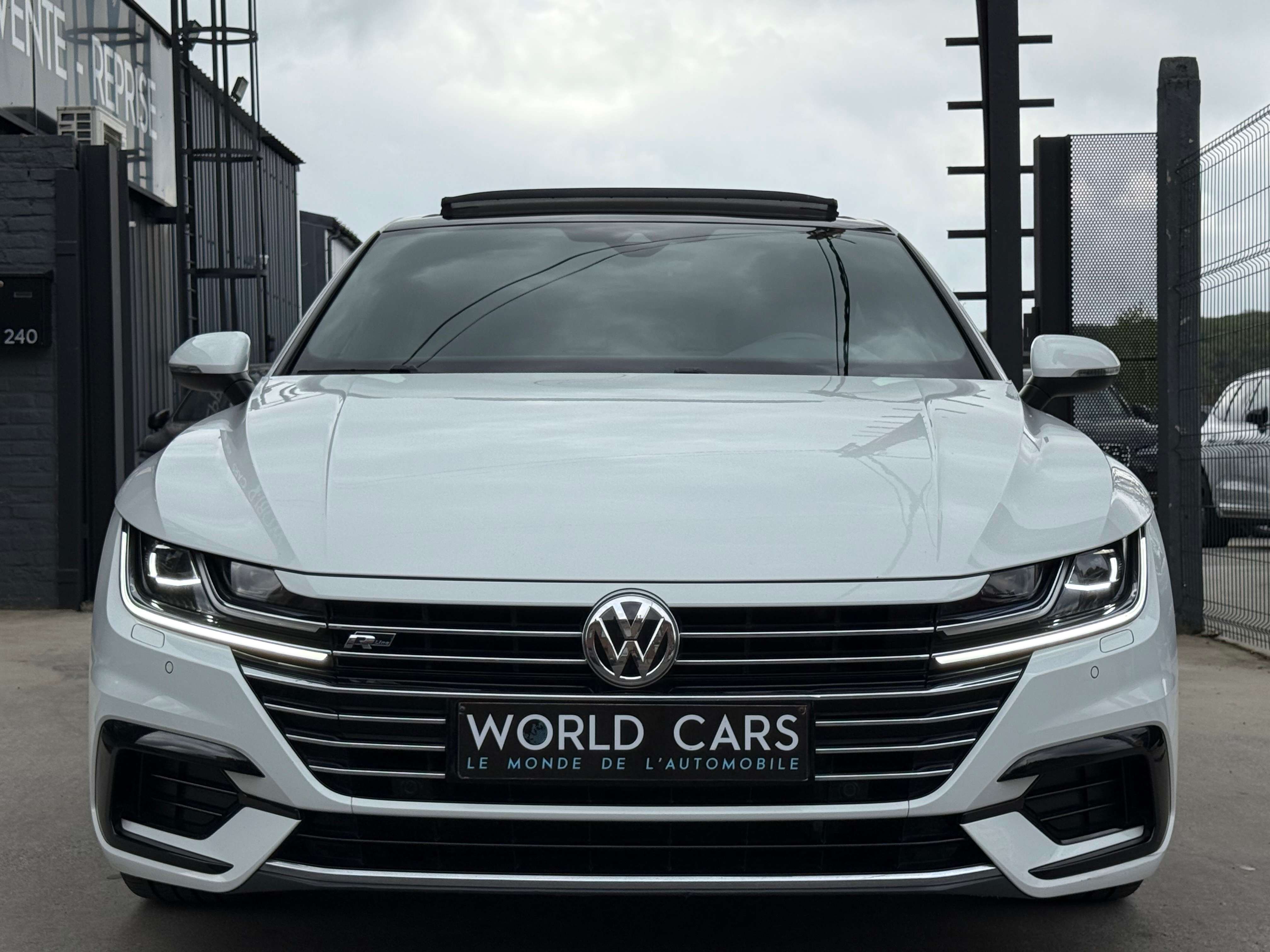 Volkswagen Arteon 2.0 TSI R-Line DSG TOIT PANORAMIQUE - COCKPIT - LINE ASS. - FRONT ASS. - DISTRONIC - CAMERA - FULL OPTION