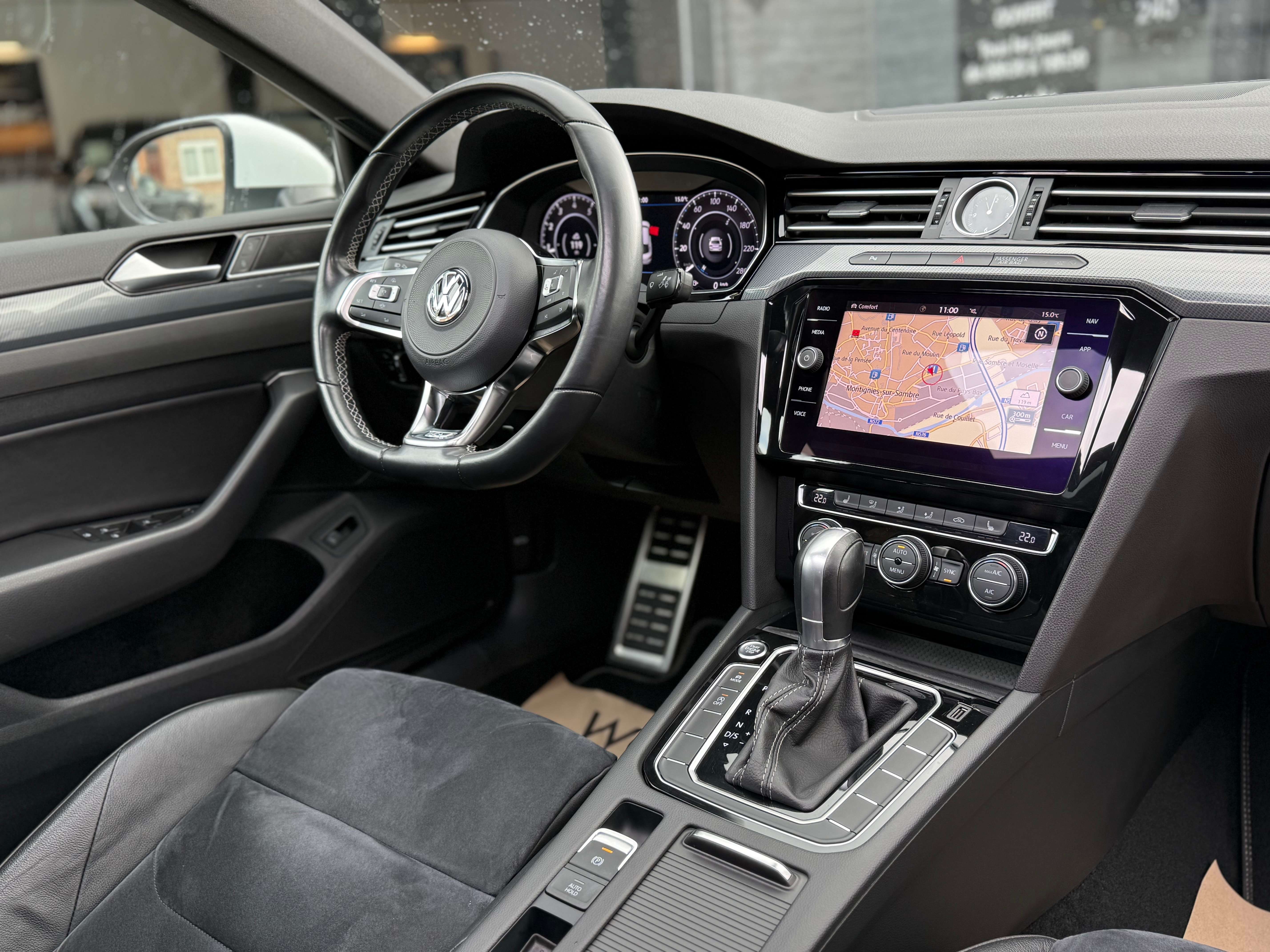 Volkswagen Arteon 2.0 TSI R-Line DSG TOIT PANORAMIQUE - COCKPIT - LINE ASS. - FRONT ASS. - DISTRONIC - CAMERA - FULL OPTION