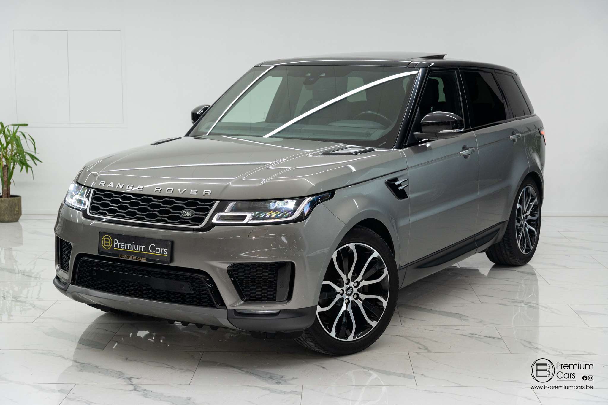 Land Rover Range Rover Sport HSE D250 Black pack! Pano, Cruise, Camera, Full Options!