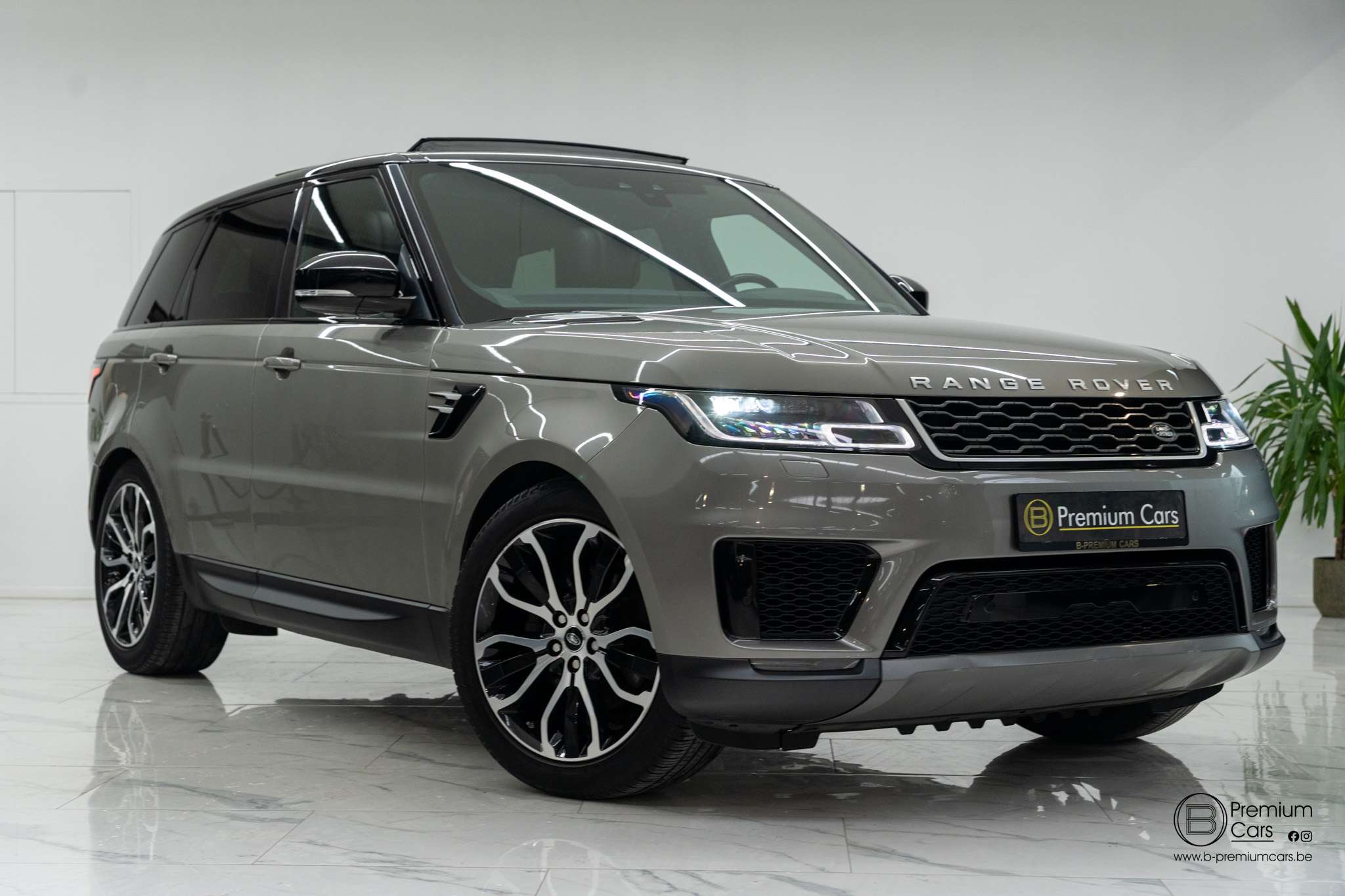 Land Rover Range Rover Sport HSE D250 Black pack! Pano, Cruise, Camera, Full Options!