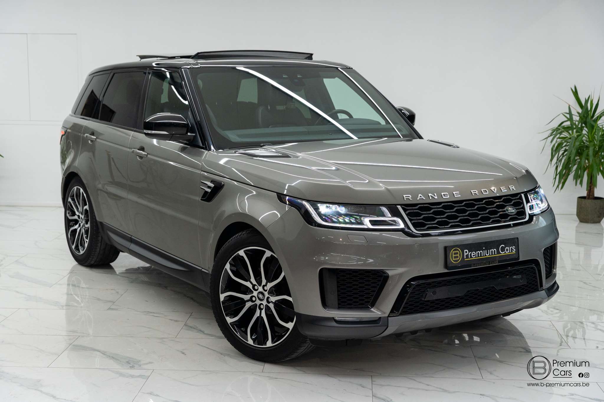 Land Rover Range Rover Sport HSE D250 Black pack! Pano, Cruise, Camera, Full Options!