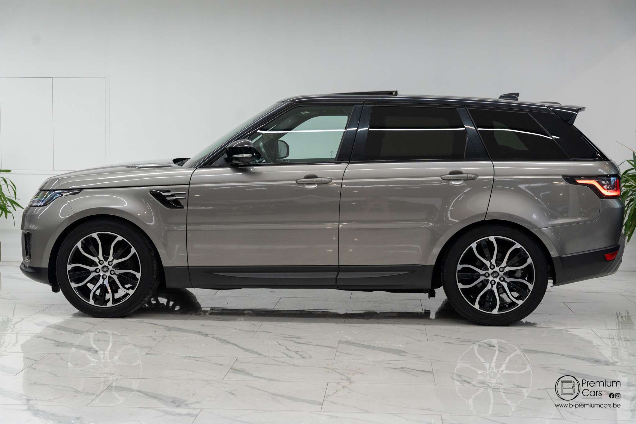 Land Rover Range Rover Sport HSE D250 Black pack! Pano, Cruise, Camera, Full Options!