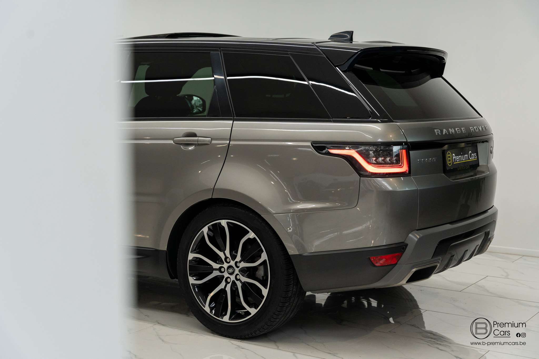 Land Rover Range Rover Sport HSE D250 Black pack! Pano, Cruise, Camera, Full Options!
