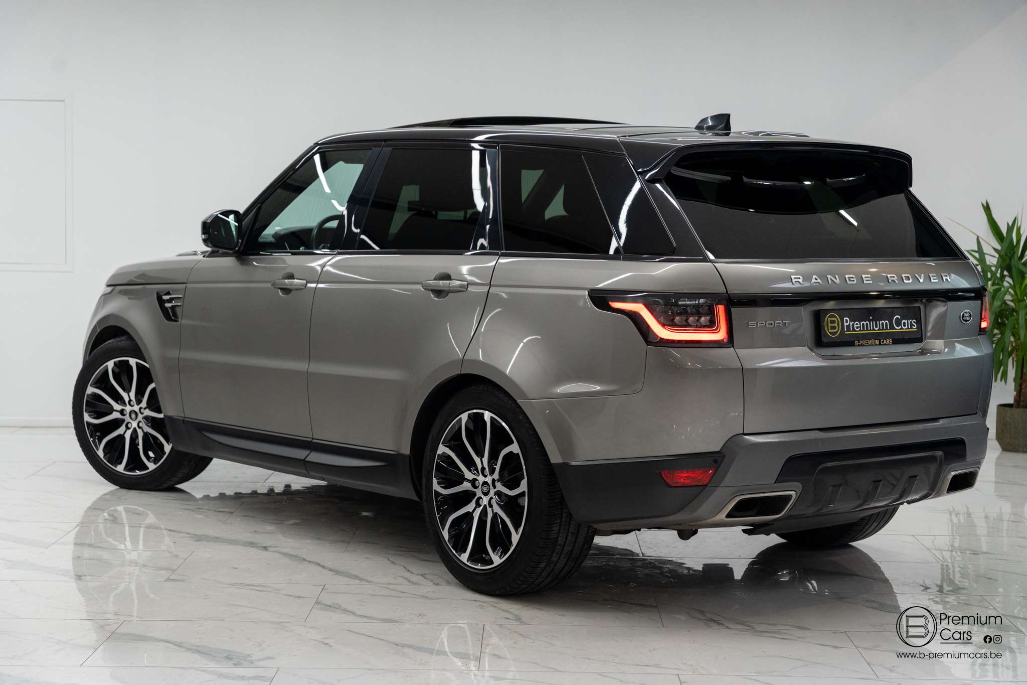 Land Rover Range Rover Sport HSE D250 Black pack! Pano, Cruise, Camera, Full Options!