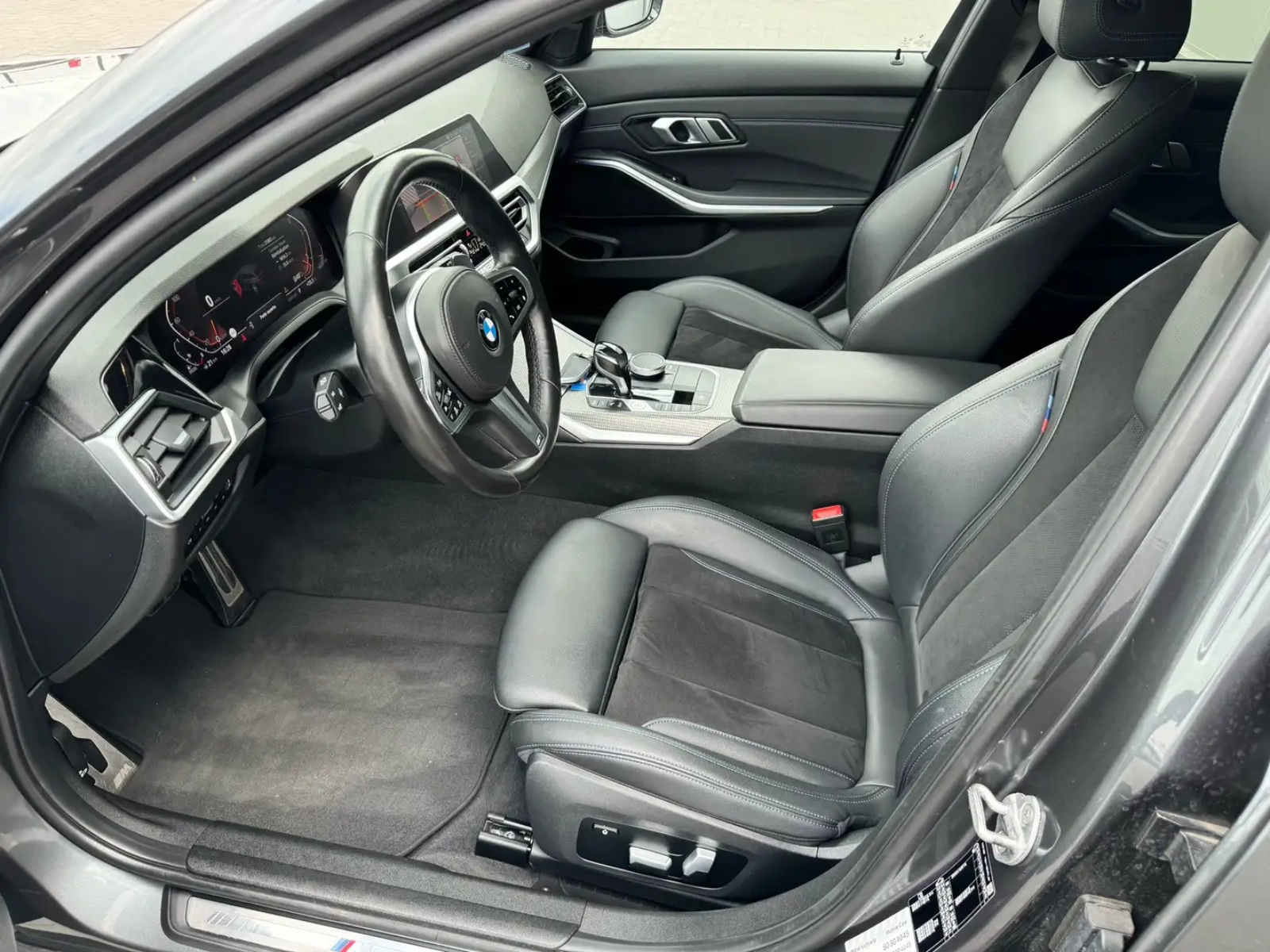 BMW 330 dAS AdBlue // PACK M // CUIR / CAMERA 360 /