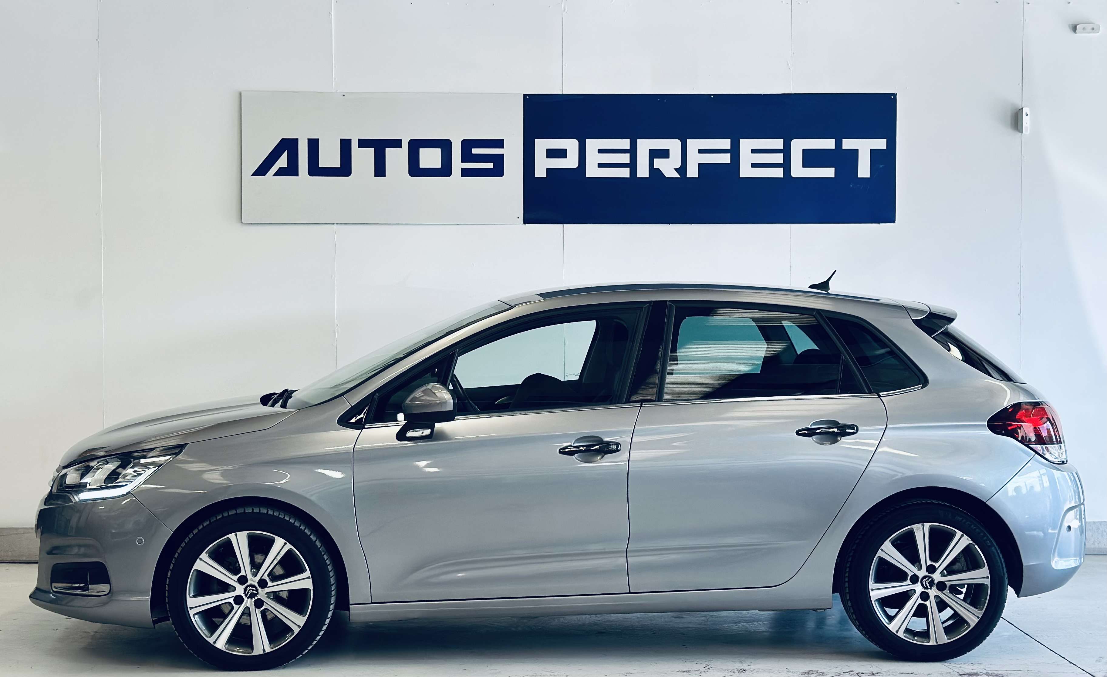 Citroen C4 1.2 BOITE AUTO PDC NAVI CLIM BIZONE CRUISE BLUETOOTH ISOFIX ATTACHE REM GROS ENTRETIEN FAIT + NEW COURROIE