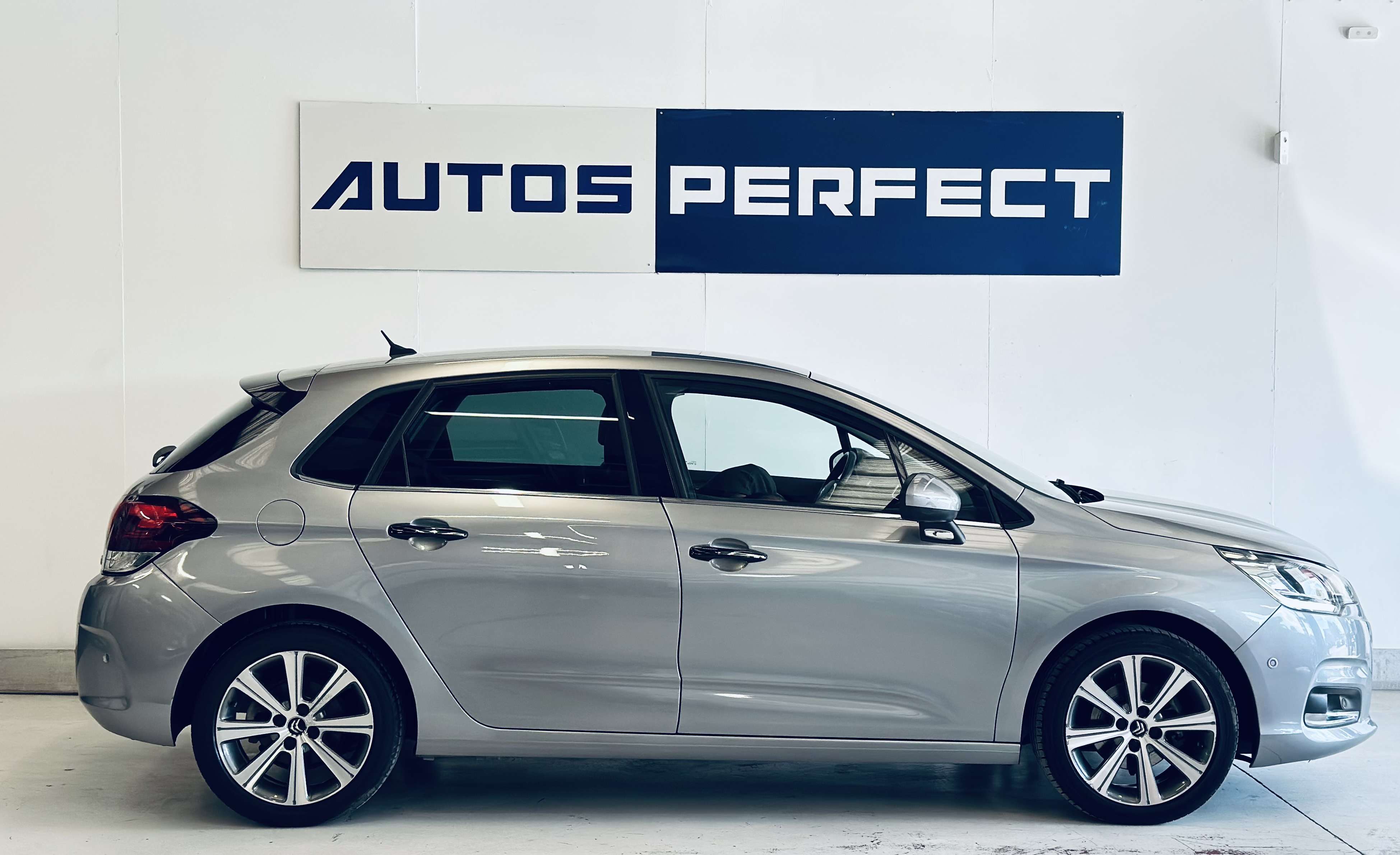 Citroen C4 1.2 BOITE AUTO PDC NAVI CLIM BIZONE CRUISE BLUETOOTH ISOFIX ATTACHE REM GROS ENTRETIEN FAIT + NEW COURROIE