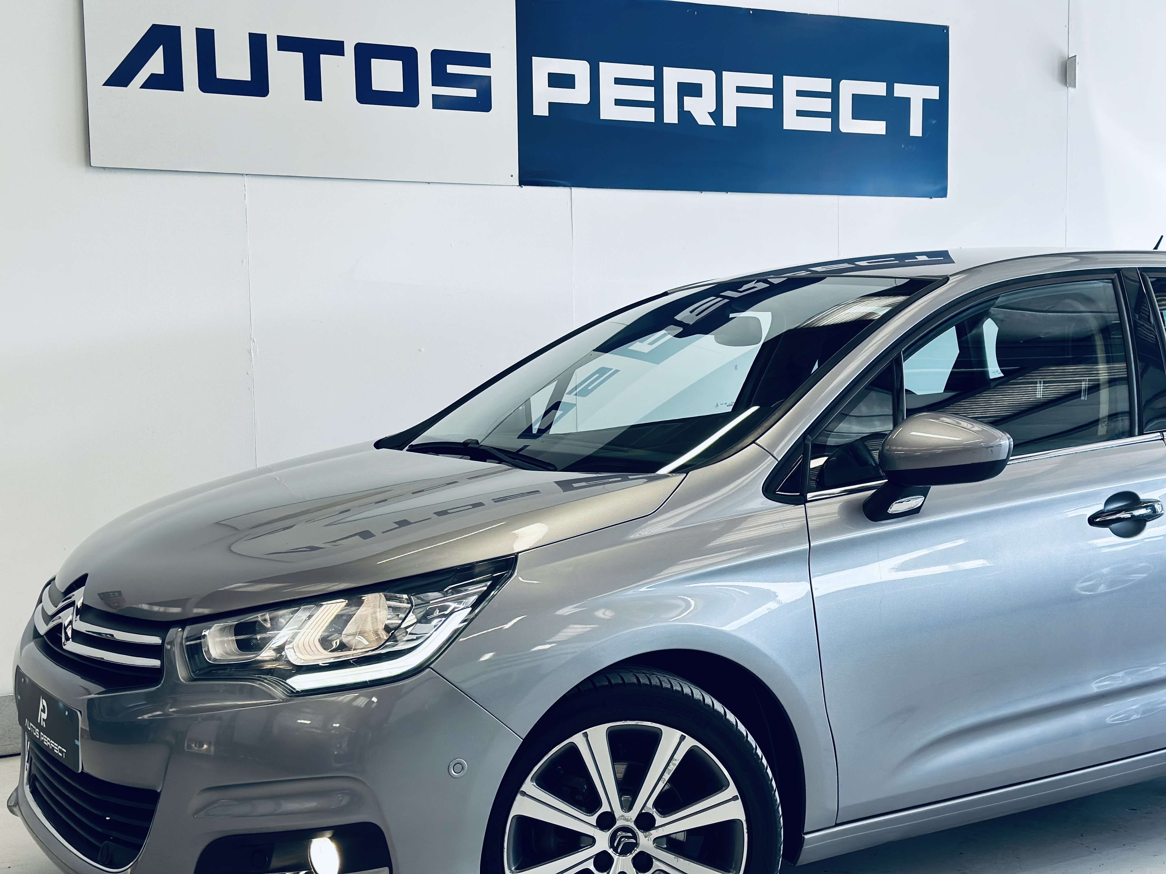 Citroen C4 1.2 BOITE AUTO PDC NAVI CLIM BIZONE CRUISE BLUETOOTH ISOFIX ATTACHE REM GROS ENTRETIEN FAIT + NEW COURROIE