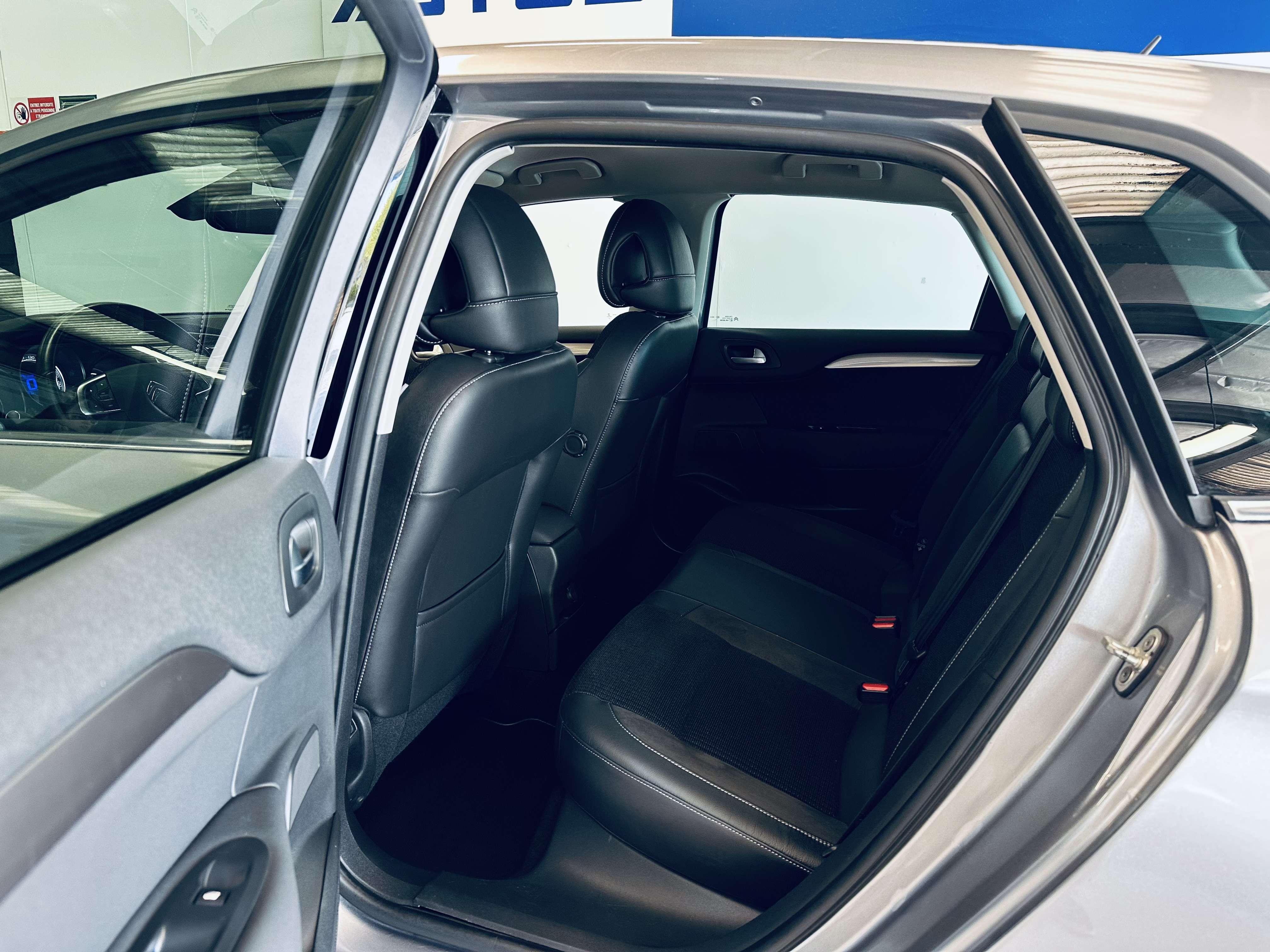 Citroen C4 1.2 BOITE AUTO PDC NAVI CLIM BIZONE CRUISE BLUETOOTH ISOFIX ATTACHE REM GROS ENTRETIEN FAIT + NEW COURROIE