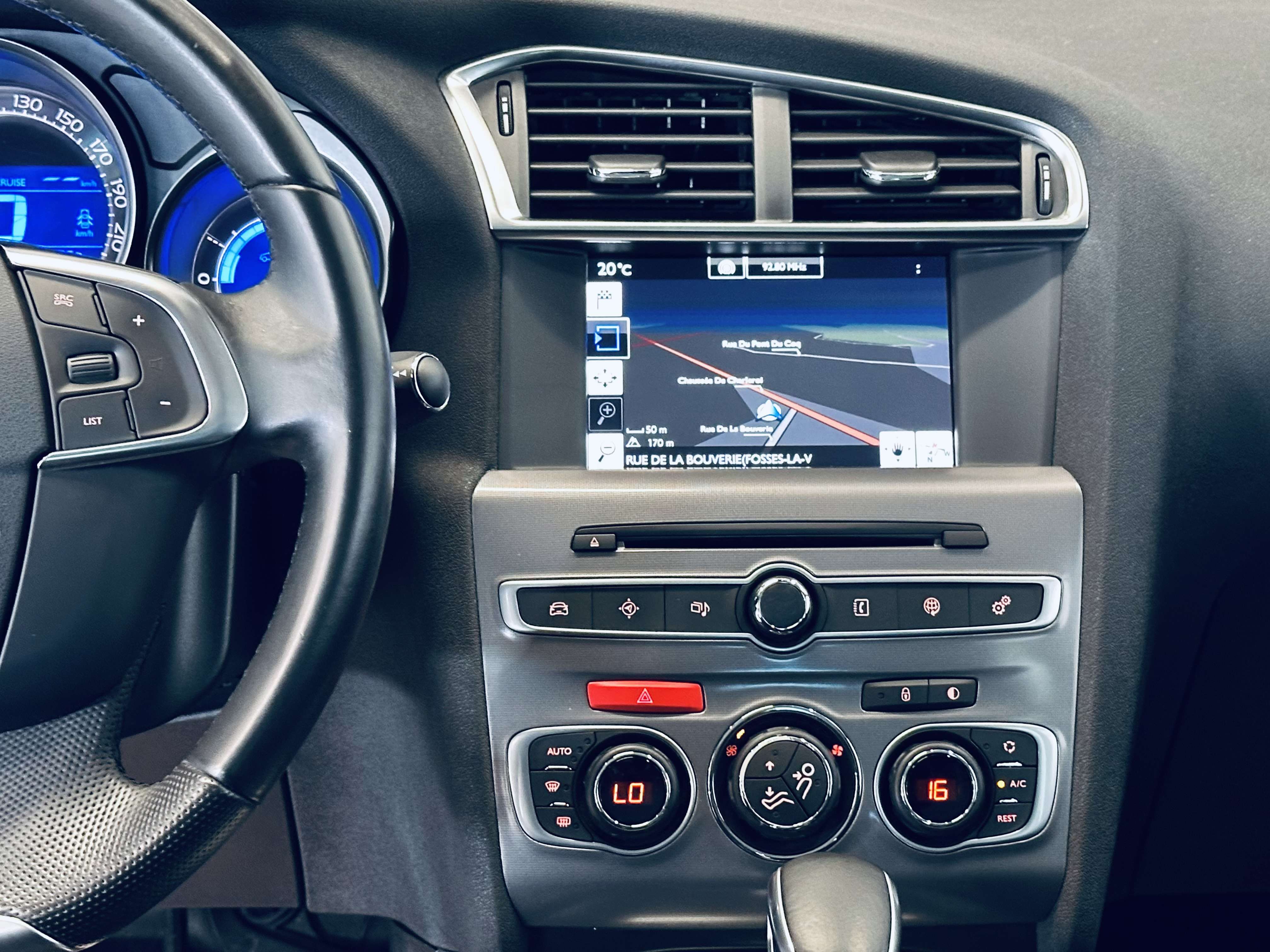 Citroen C4 1.2 BOITE AUTO PDC NAVI CLIM BIZONE CRUISE BLUETOOTH ISOFIX ATTACHE REM GROS ENTRETIEN FAIT + NEW COURROIE