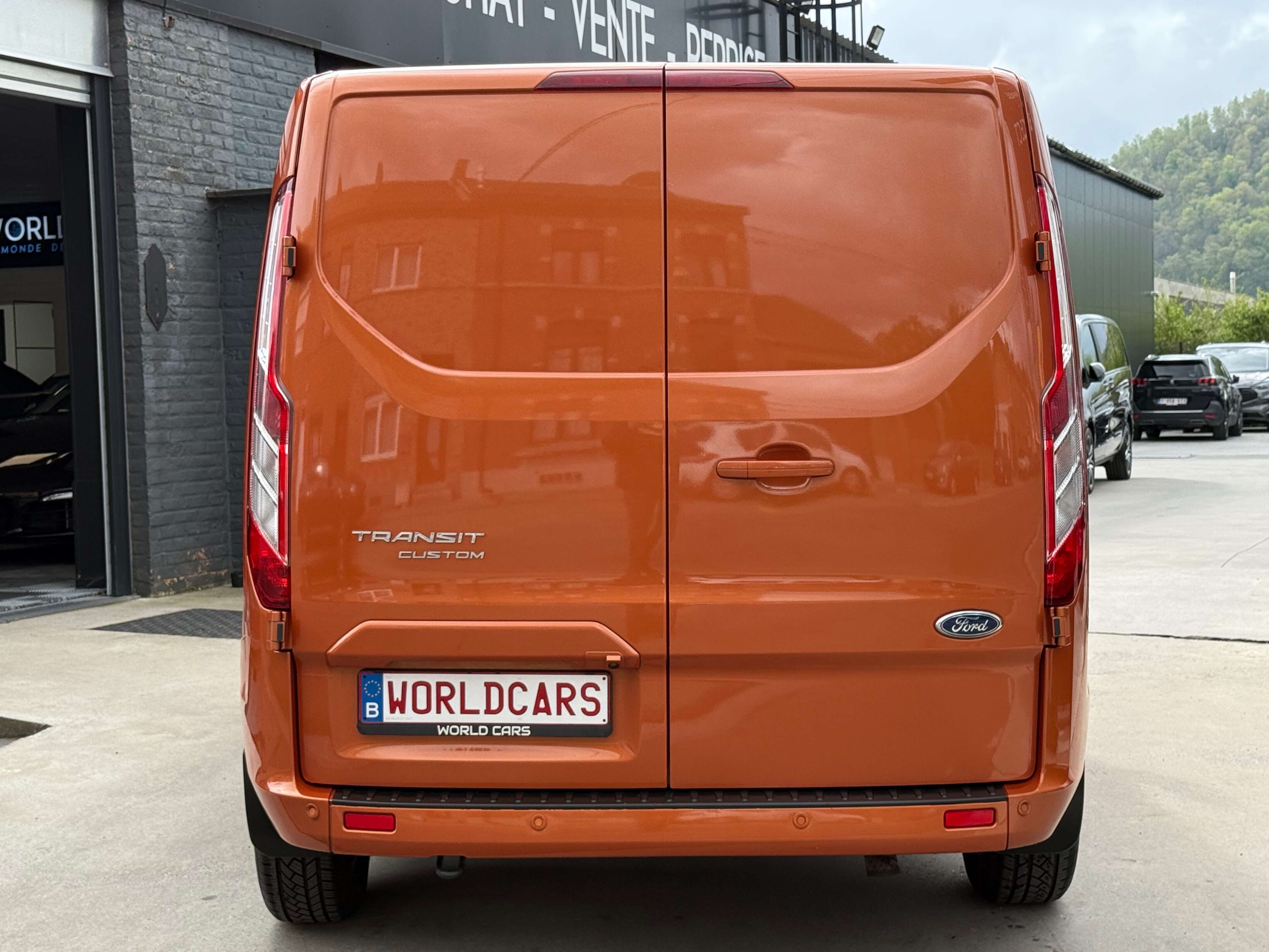 Ford Transit Custom 2.0 TDCi L2H1 170CV LONG CHASSIS - TVAC*BTWIN BOITE AUTO - BLIS - LINE ASS. - NAVIGATION - CAMERA - FULL OPTION