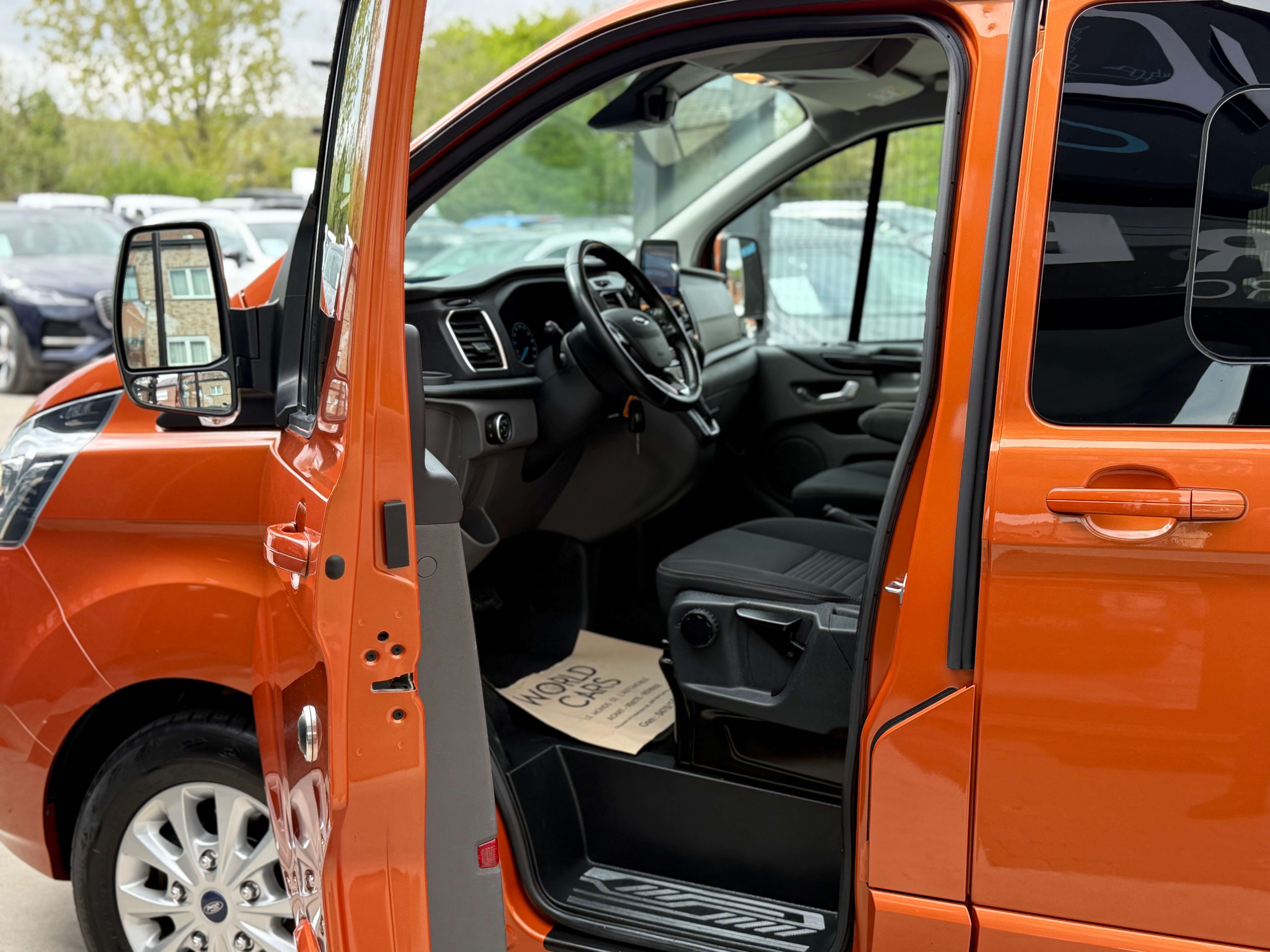 Ford Transit Custom 2.0 TDCi L2H1 170CV LONG CHASSIS - TVAC*BTWIN BOITE AUTO - BLIS - LINE ASS. - NAVIGATION - CAMERA - FULL OPTION