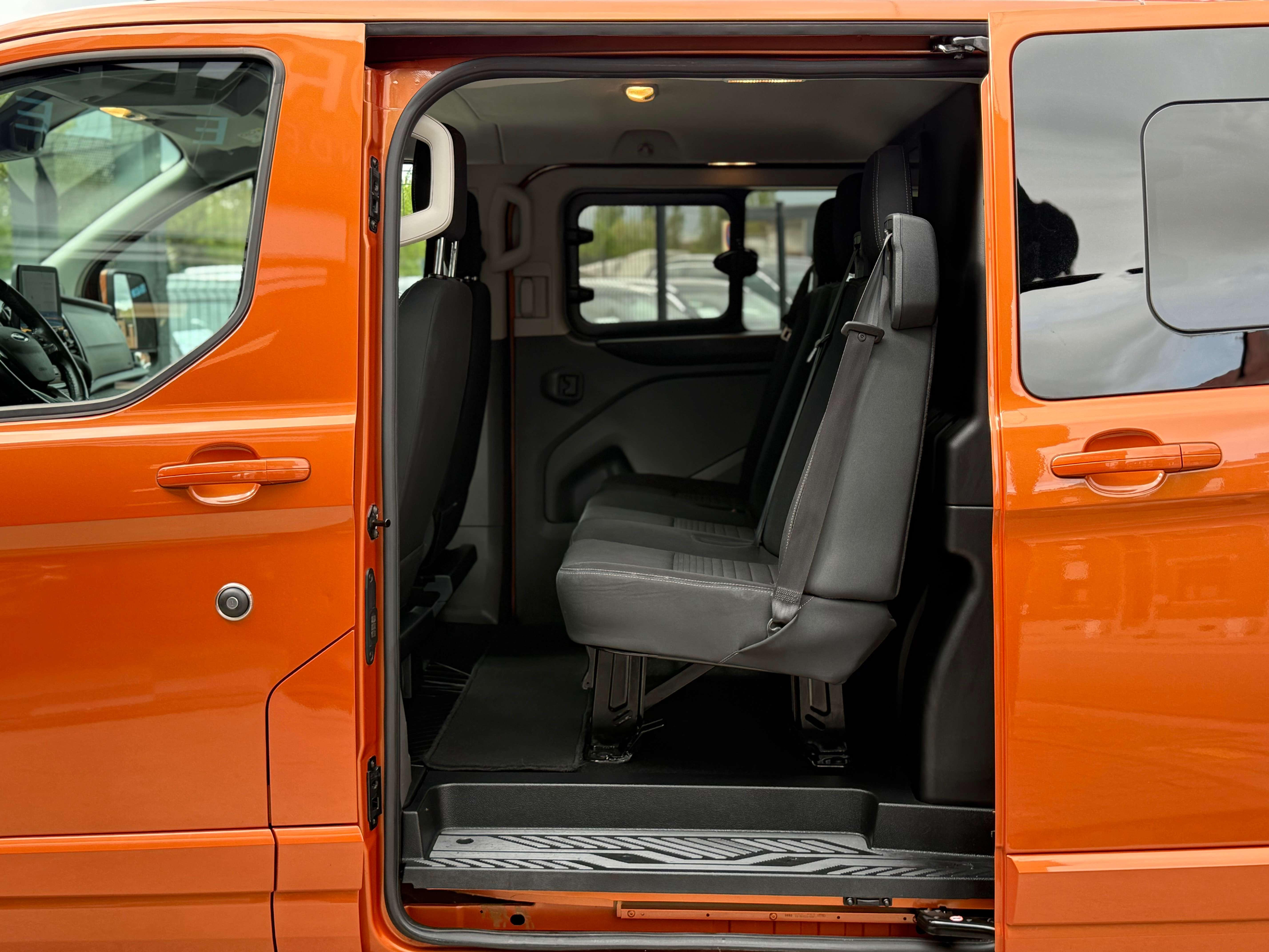 Ford Transit Custom 2.0 TDCi L2H1 170CV LONG CHASSIS - TVAC*BTWIN BOITE AUTO - BLIS - LINE ASS. - NAVIGATION - CAMERA - FULL OPTION