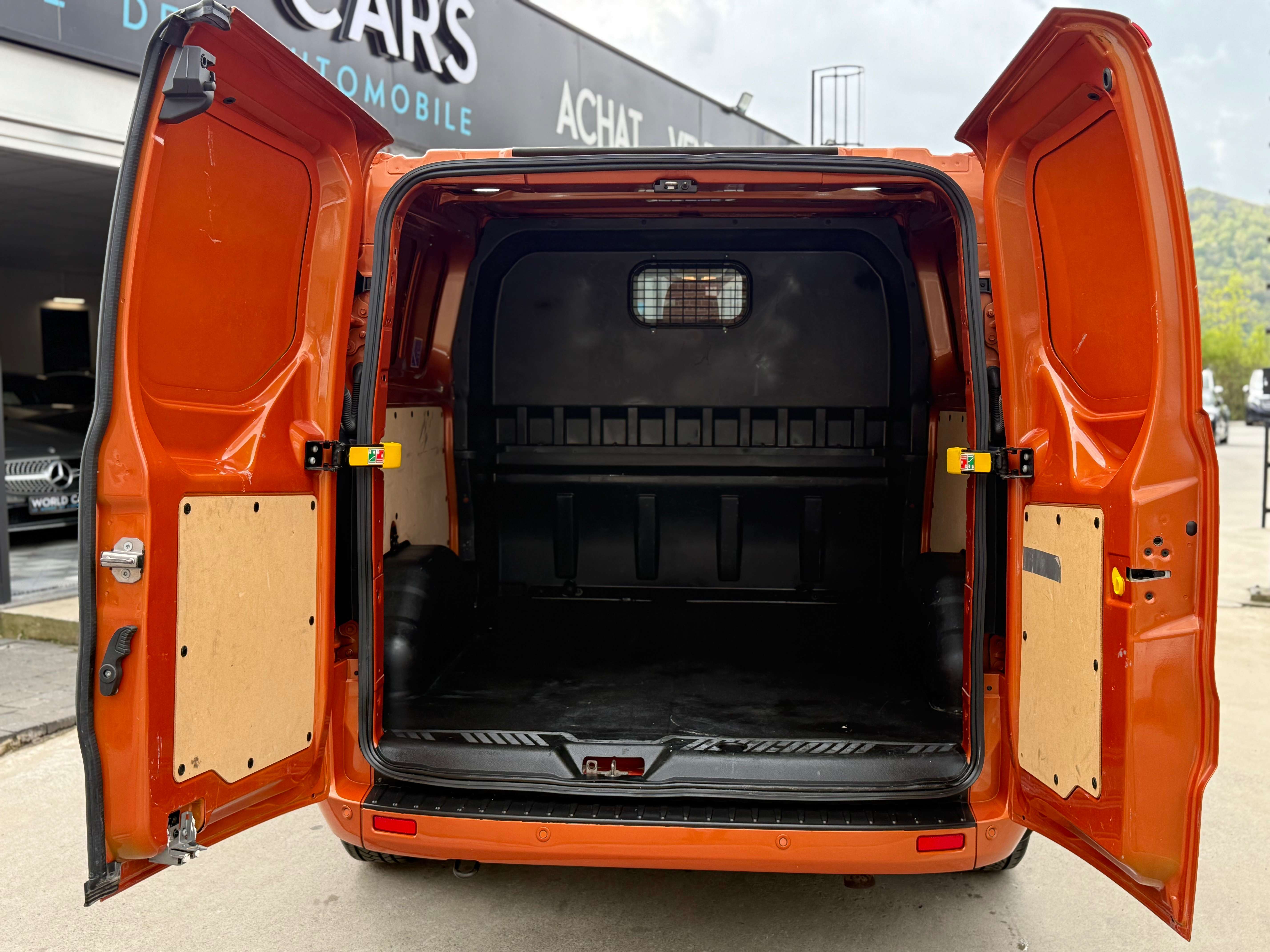 Ford Transit Custom 2.0 TDCi L2H1 170CV LONG CHASSIS - TVAC*BTWIN BOITE AUTO - BLIS - LINE ASS. - NAVIGATION - CAMERA - FULL OPTION