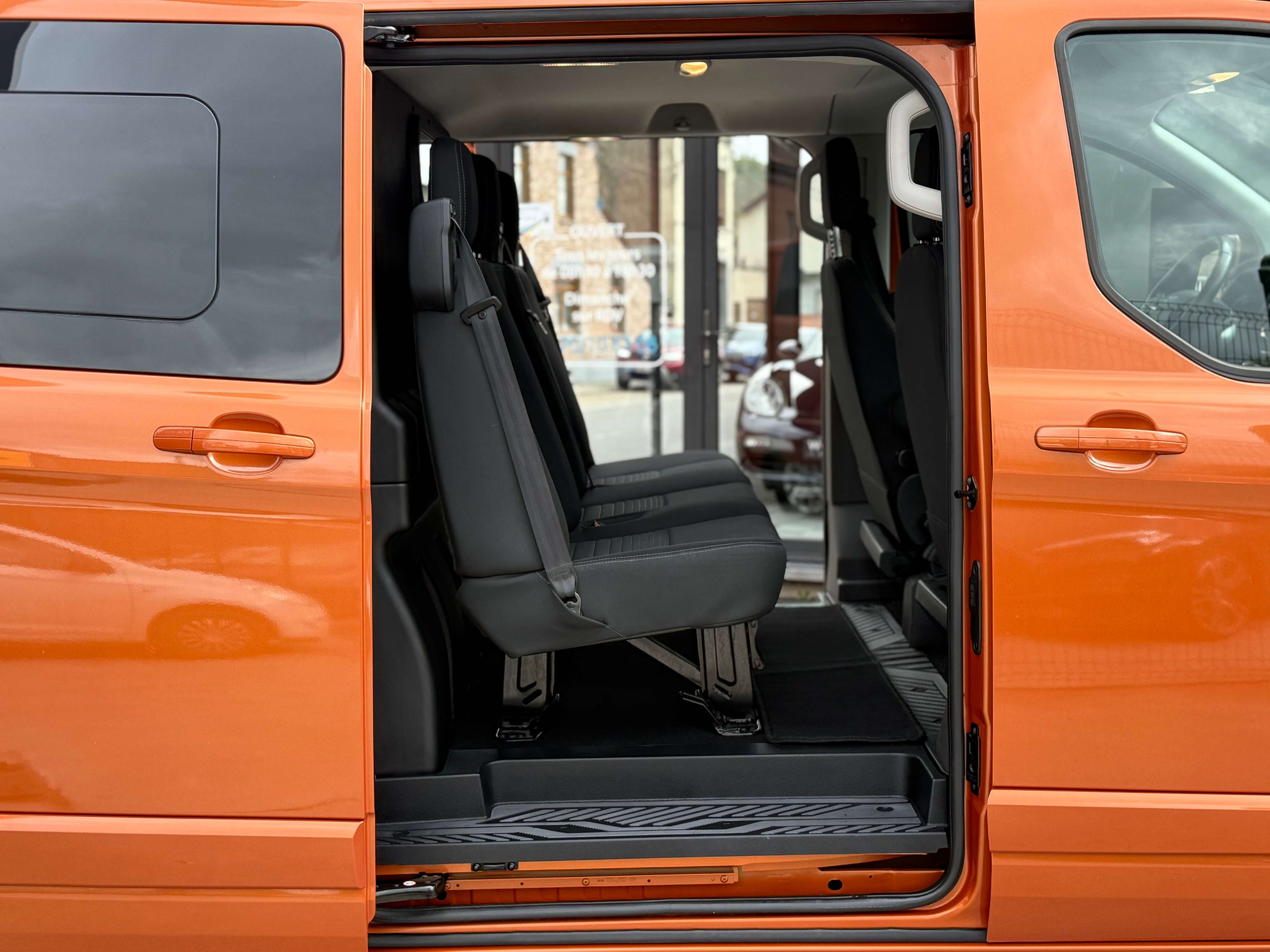 Ford Transit Custom 2.0 TDCi L2H1 170CV LONG CHASSIS - TVAC*BTWIN BOITE AUTO - BLIS - LINE ASS. - NAVIGATION - CAMERA - FULL OPTION