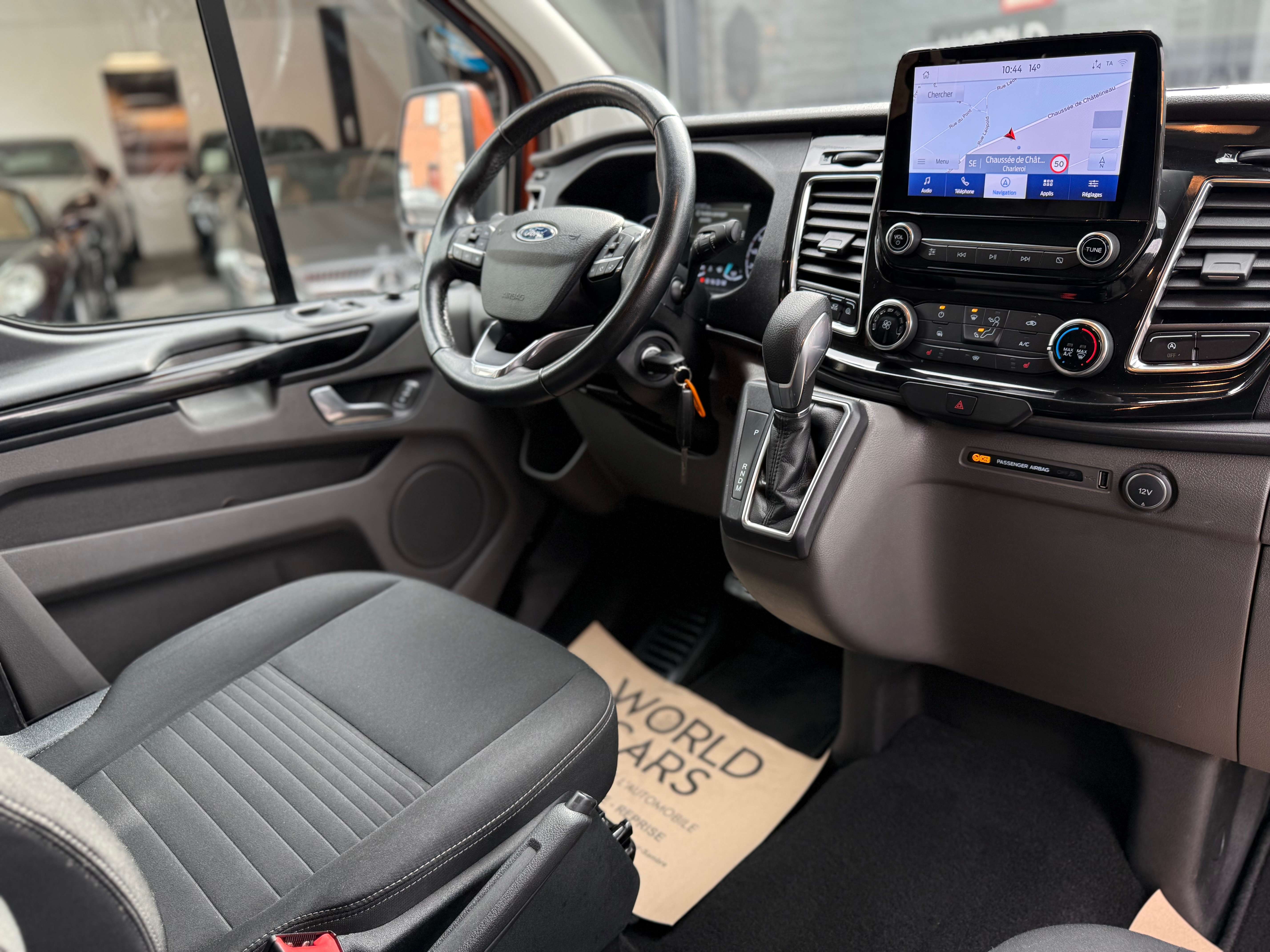 Ford Transit Custom 2.0 TDCi L2H1 170CV LONG CHASSIS - TVAC*BTWIN BOITE AUTO - BLIS - LINE ASS. - NAVIGATION - CAMERA - FULL OPTION