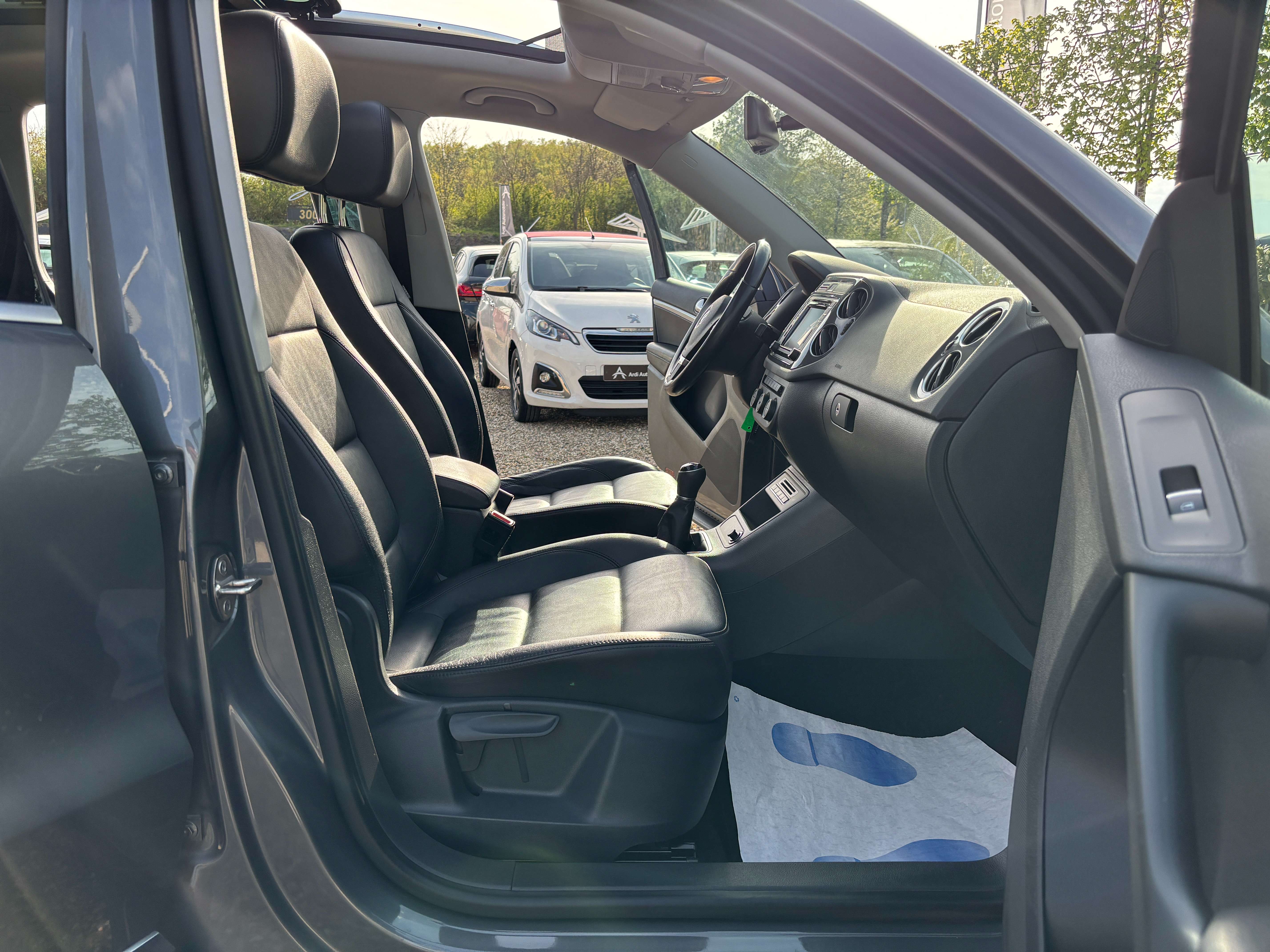Volkswagen Tiguan 2.0 TDi *TOIT OUV+PANO*SIEGE CHAUFF*1ER PROPRIO*GARANTIE*