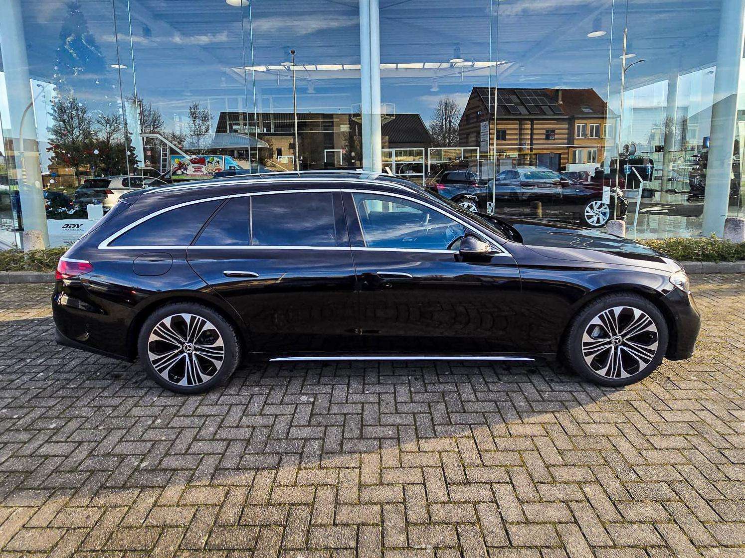 Mercedes-Benz E 200 Hybrid AMG Adv/Burmester/Camera/Keyless/20m Gar