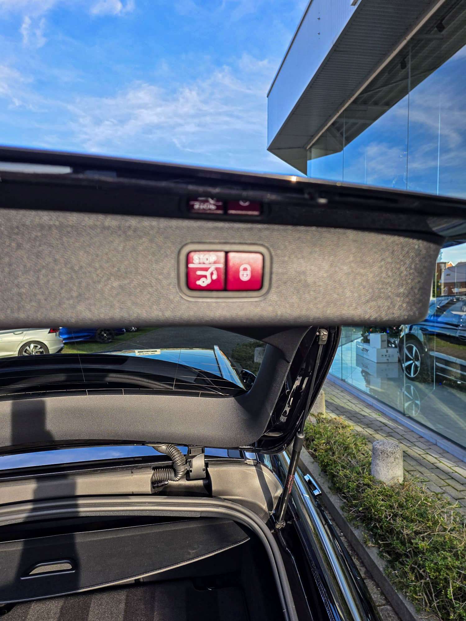Mercedes-Benz E 200 Hybrid AMG Adv/Burmester/Camera/Keyless/20m Gar