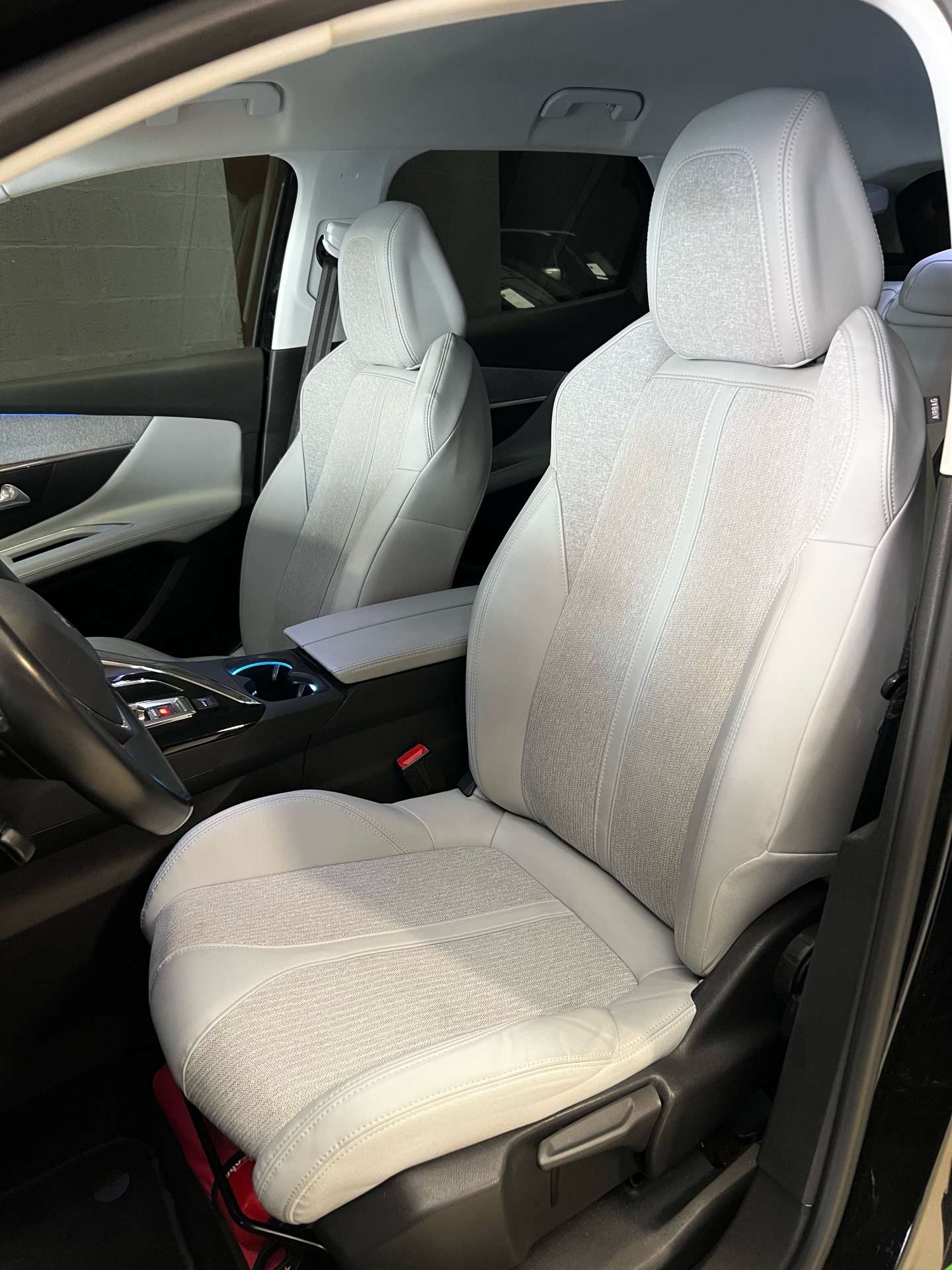 Peugeot 3008 1.5 BlueHDi Allure*AUTO*NAVI*LED*COCKPIT*GARANT*