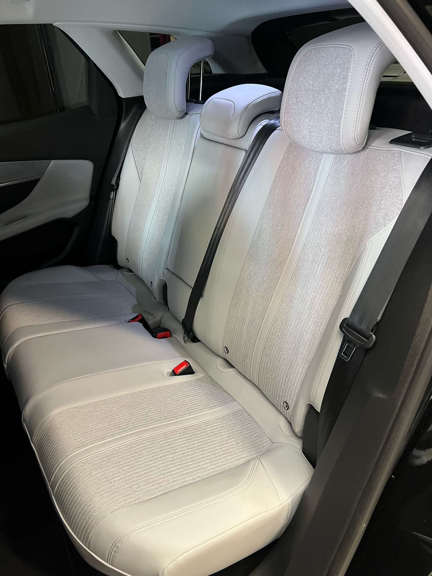 Peugeot 3008 1.5 BlueHDi Allure*AUTO*NAVI*LED*COCKPIT*GARANT*