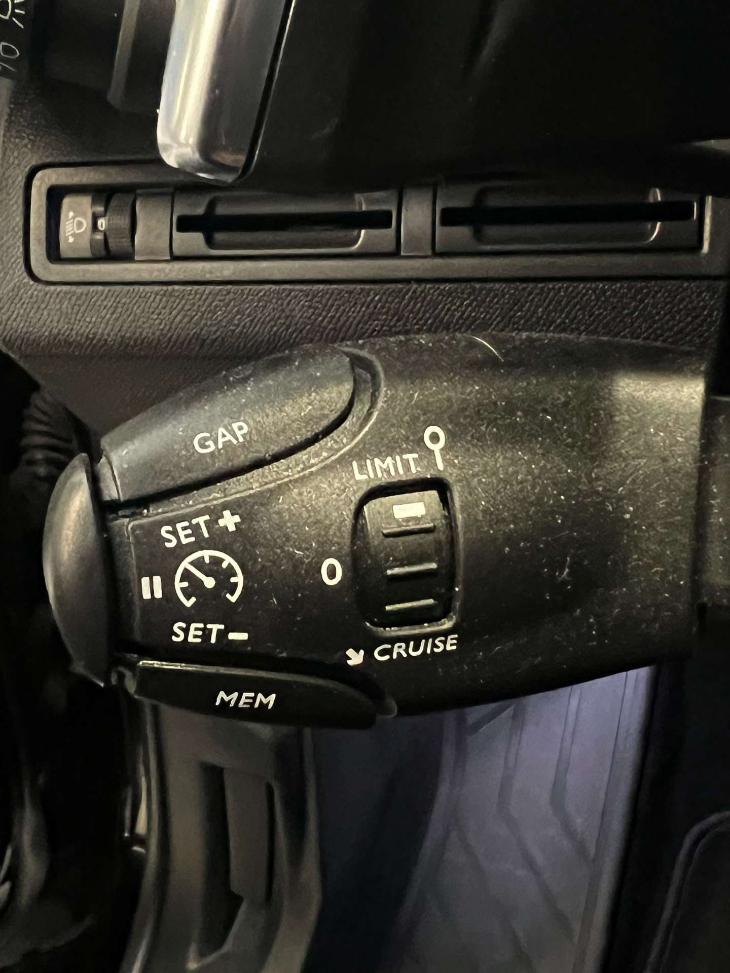 Peugeot 3008 1.5 BlueHDi Allure*AUTO*NAVI*LED*COCKPIT*GARANT*