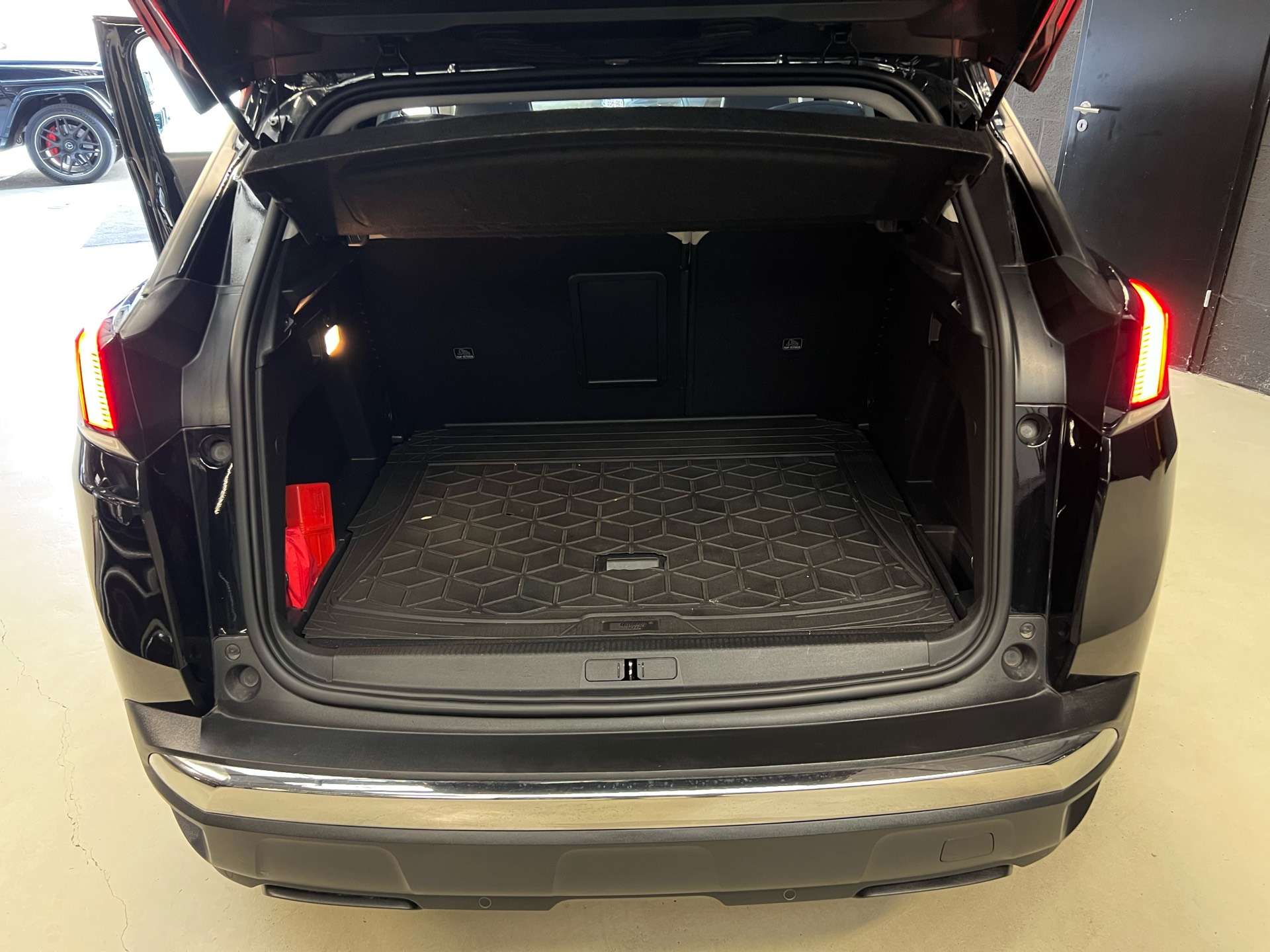 Peugeot 3008 1.5 BlueHDi Allure*AUTO*NAVI*LED*COCKPIT*GARANT*