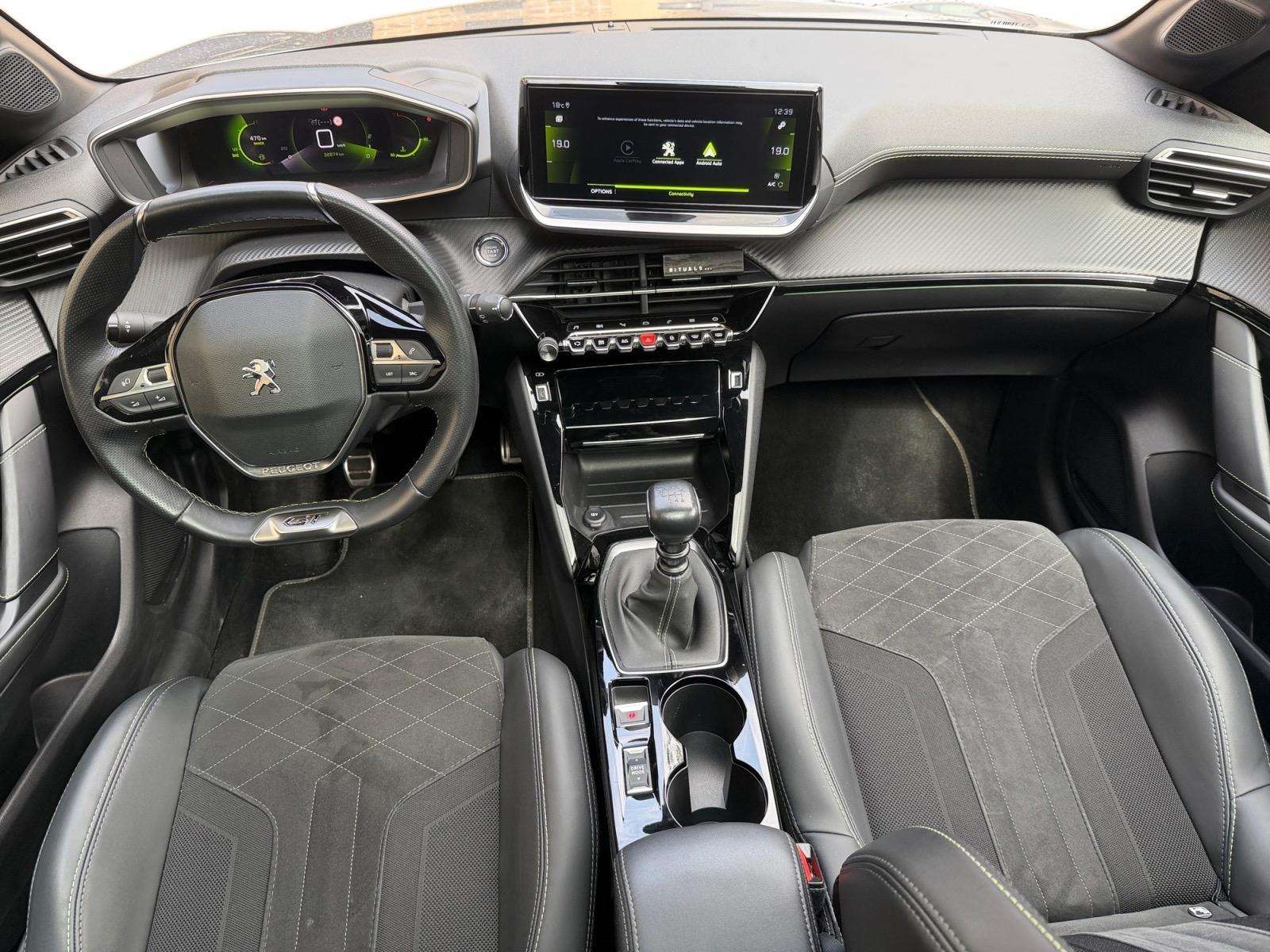 Peugeot 208 Garantie 12 mois Peugeot • Carnet complet Peugeot • Toit panoramique • Véhicule belge
