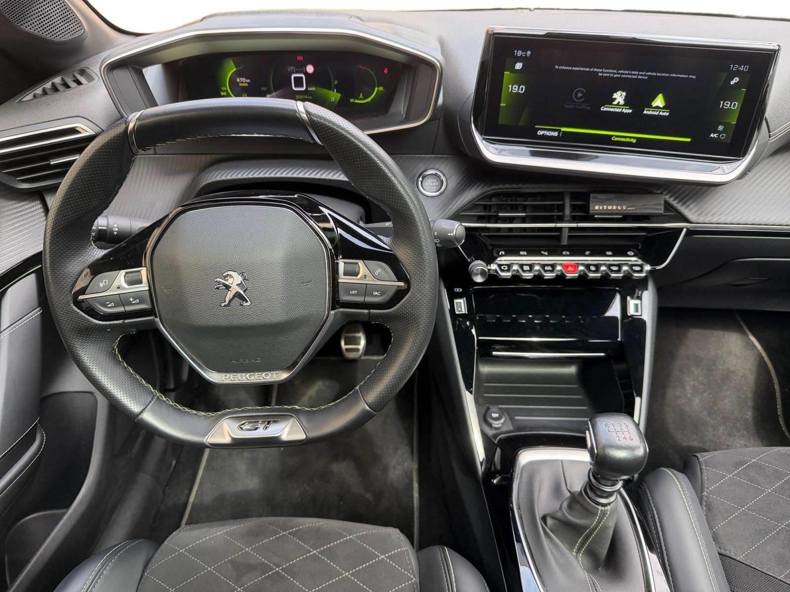 Peugeot 208 Garantie 12 mois Peugeot • Carnet complet Peugeot • Toit panoramique • Véhicule belge