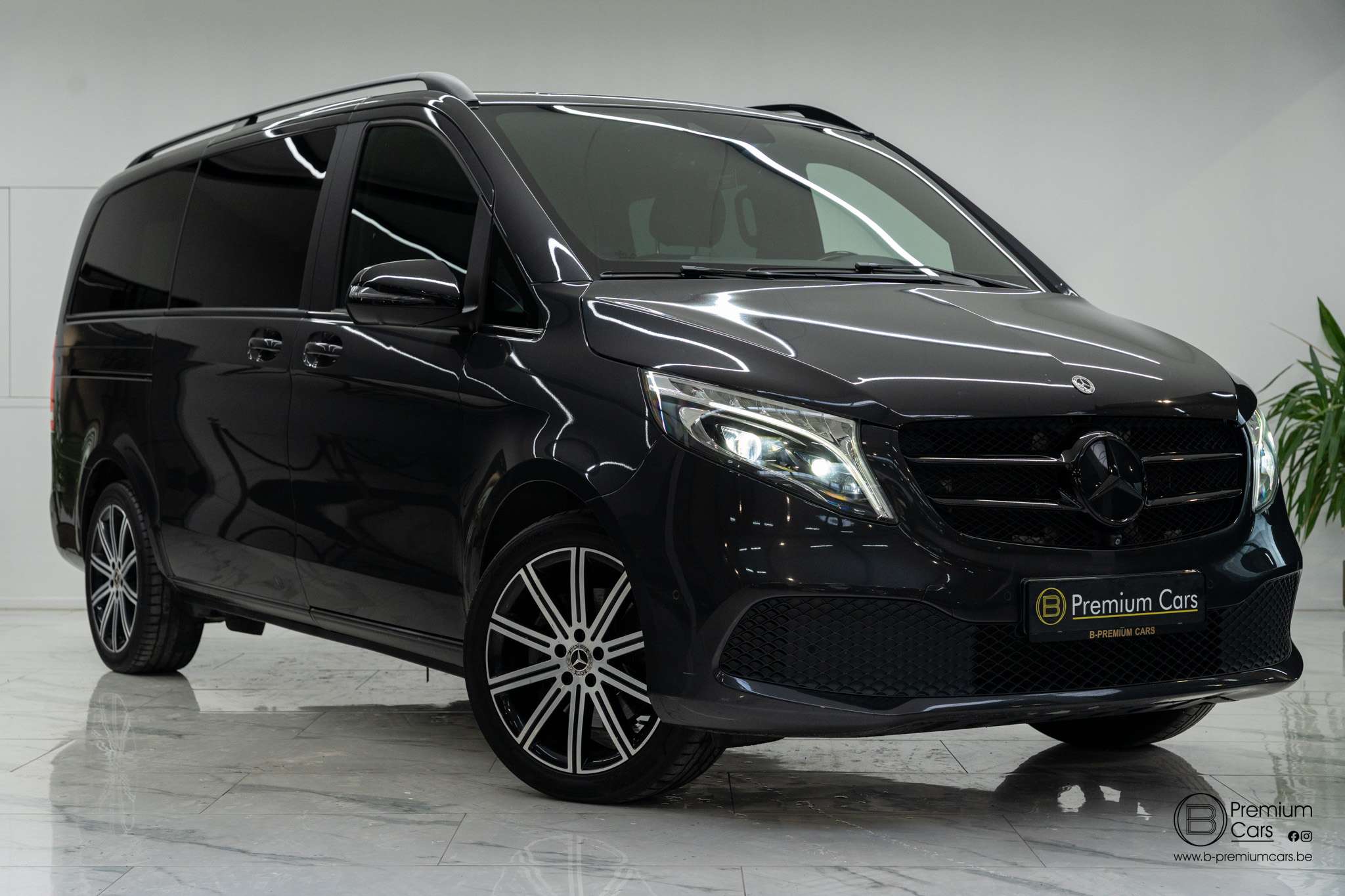 Mercedes-Benz V 300 D Avantgarde! Full options! ACC, 360, burmester, command!