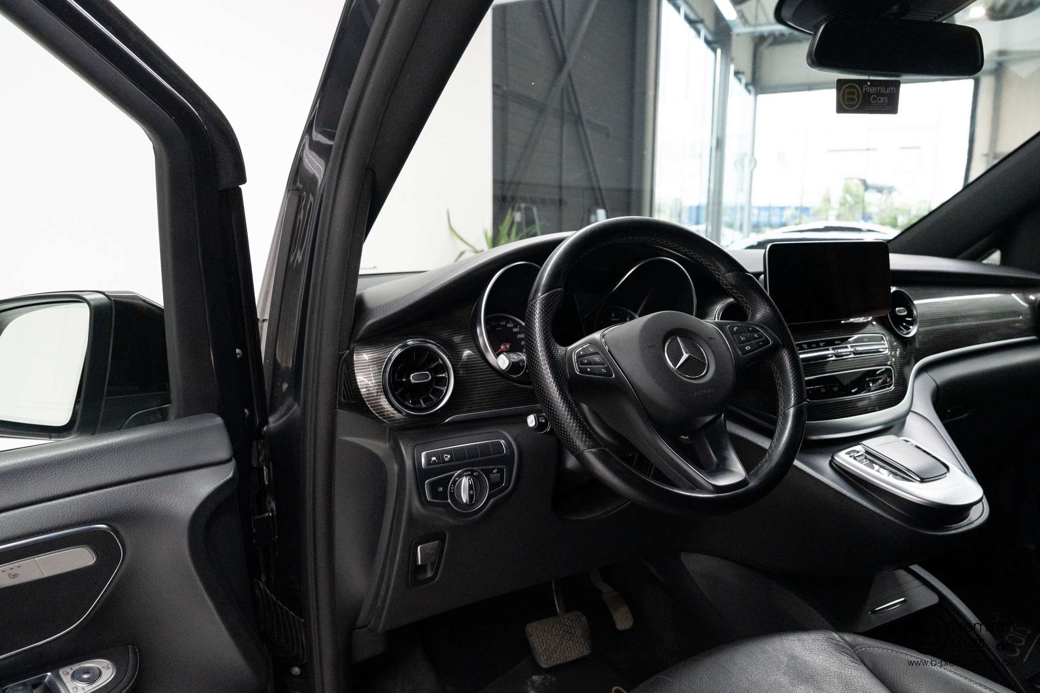 Mercedes-Benz V 300 D Avantgarde! Full options! ACC, 360, burmester, command!
