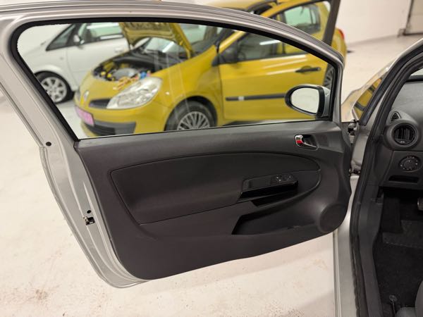 Opel Corsa III (2) 1.2 EDITION TWINPORT 3P