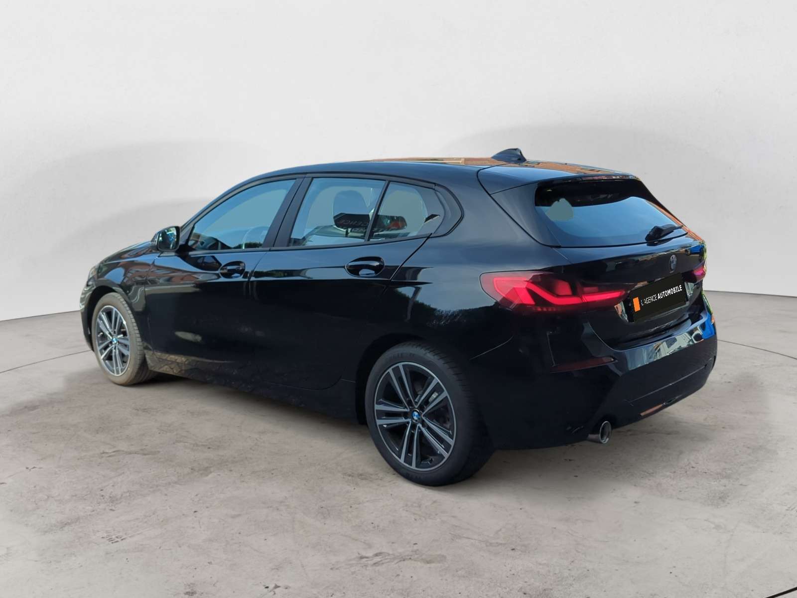 BMW 118 Sport Line / Caméra / Grand Ecran / Garantie 12 à 48 Mois