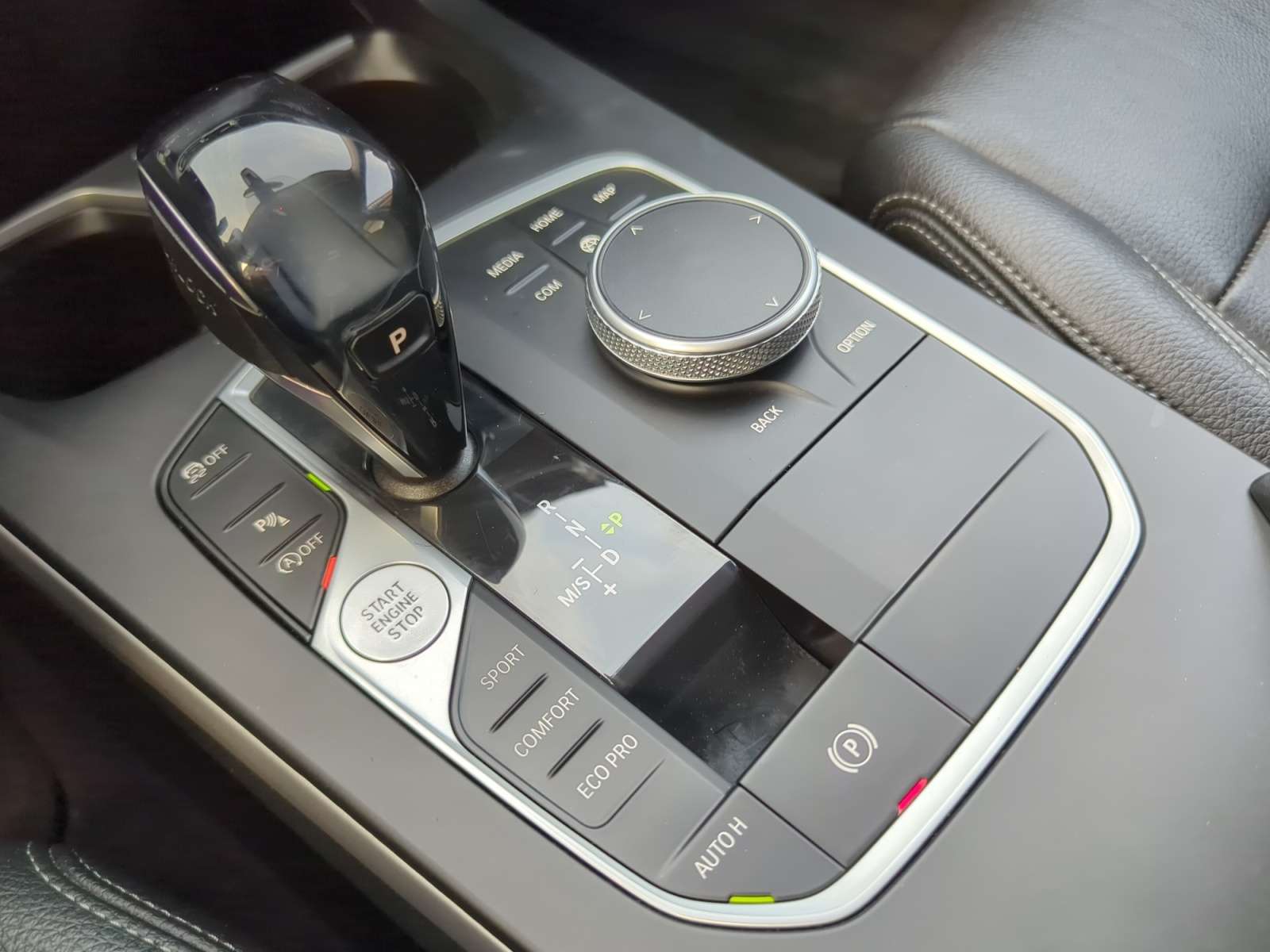 BMW 118 Sport Line / Caméra / Grand Ecran / Garantie 12 à 48 Mois