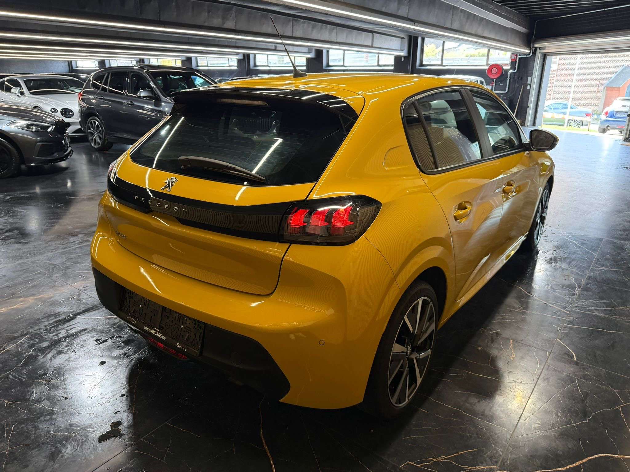 Peugeot 208 1.2i * SPORT * GARANTIE 12 MOIS * 1ER PROP *