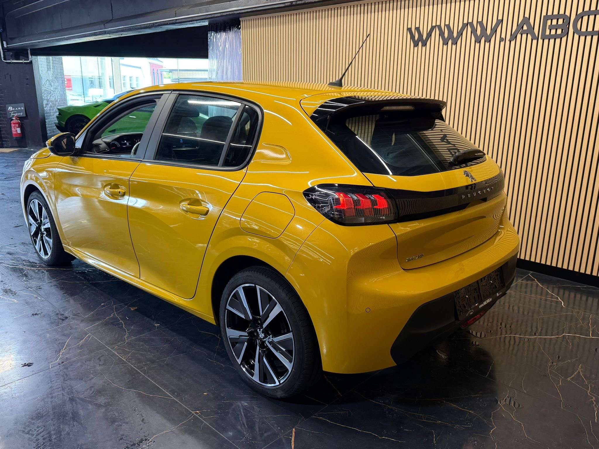 Peugeot 208 1.2i * SPORT * GARANTIE 12 MOIS * 1ER PROP *