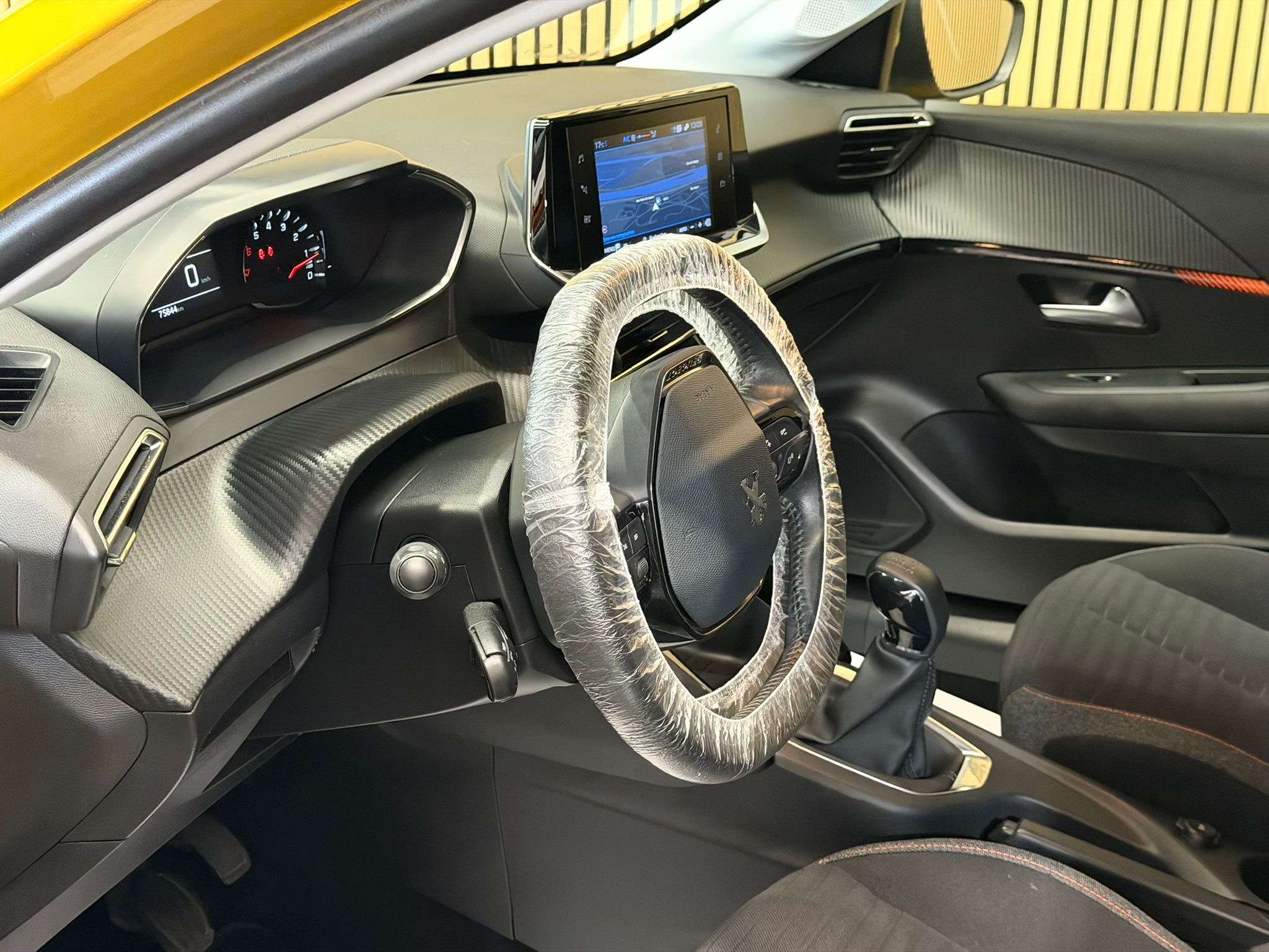 Peugeot 208 1.2i * SPORT * GARANTIE 12 MOIS * 1ER PROP *